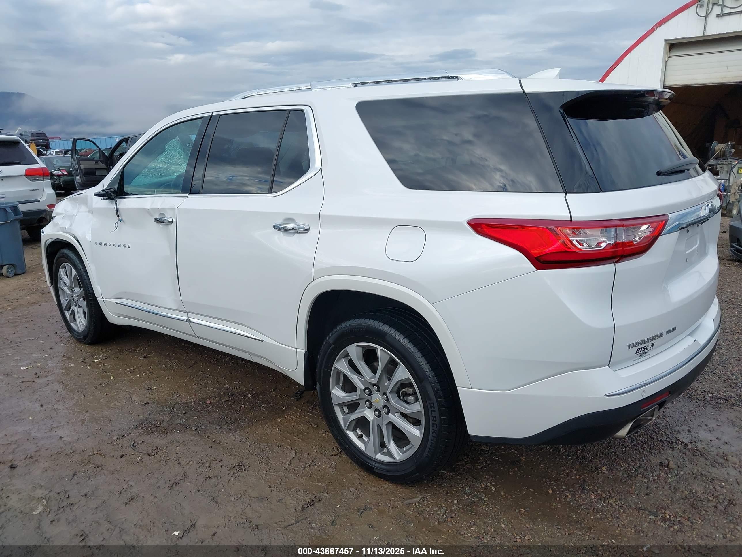 CHEVROLET TRAVERSE image 3