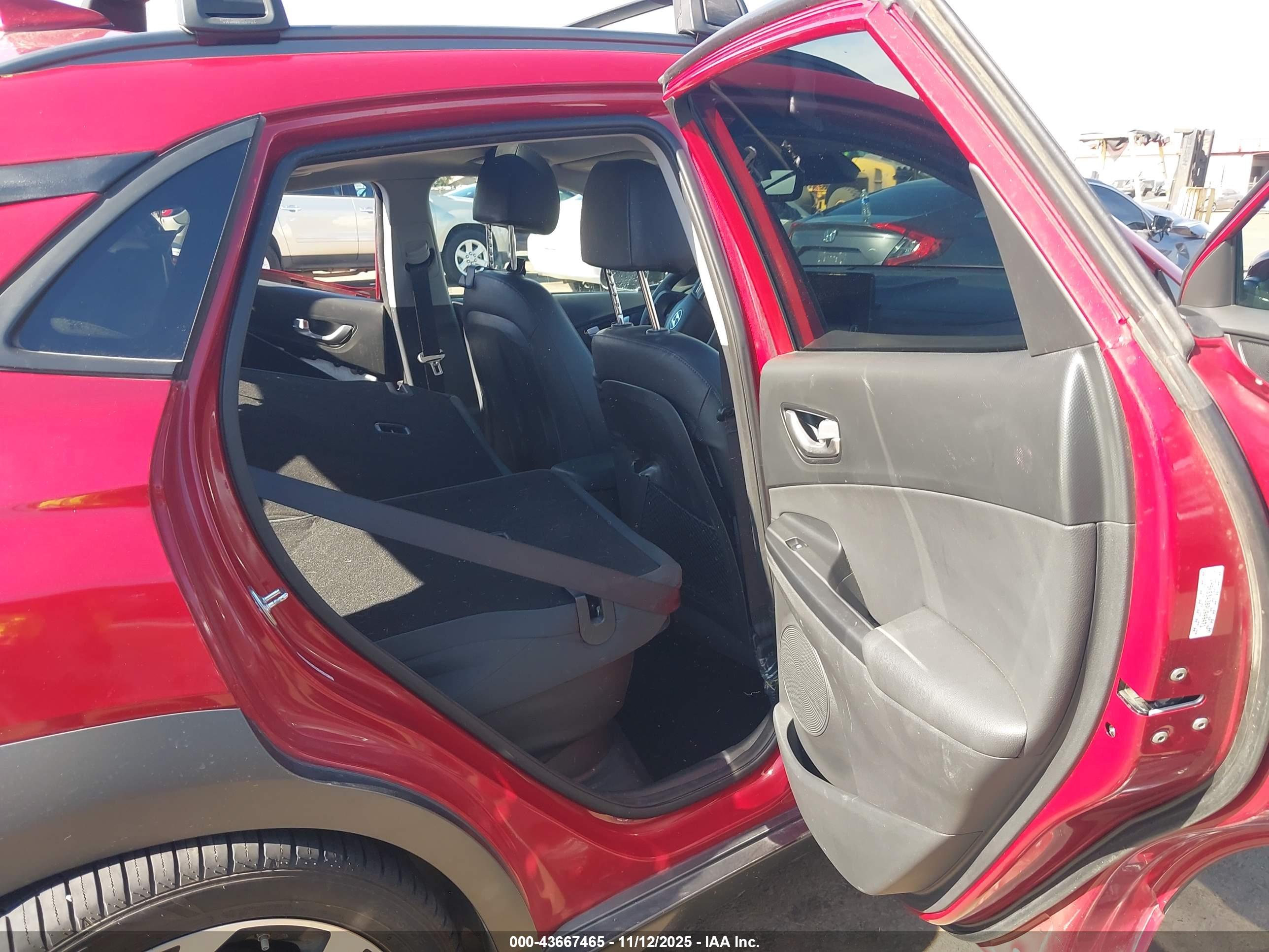 HYUNDAI KONA image 8