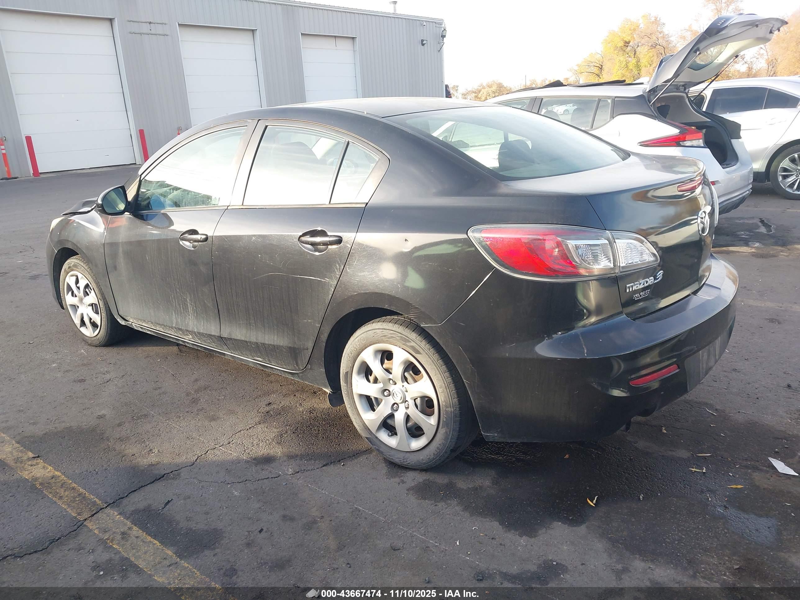 MAZDA MAZDA3 image 3