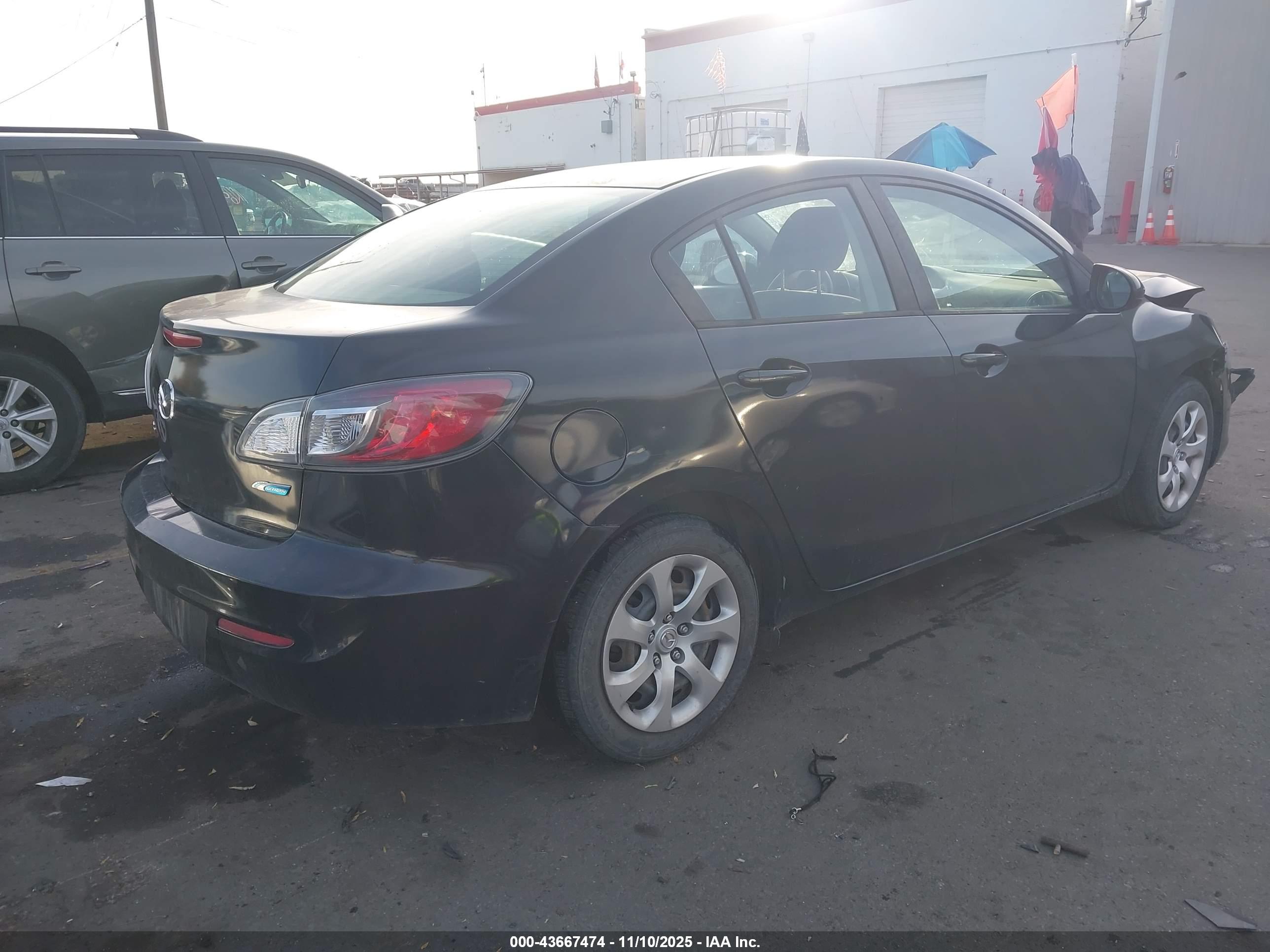 MAZDA MAZDA3 image 4
