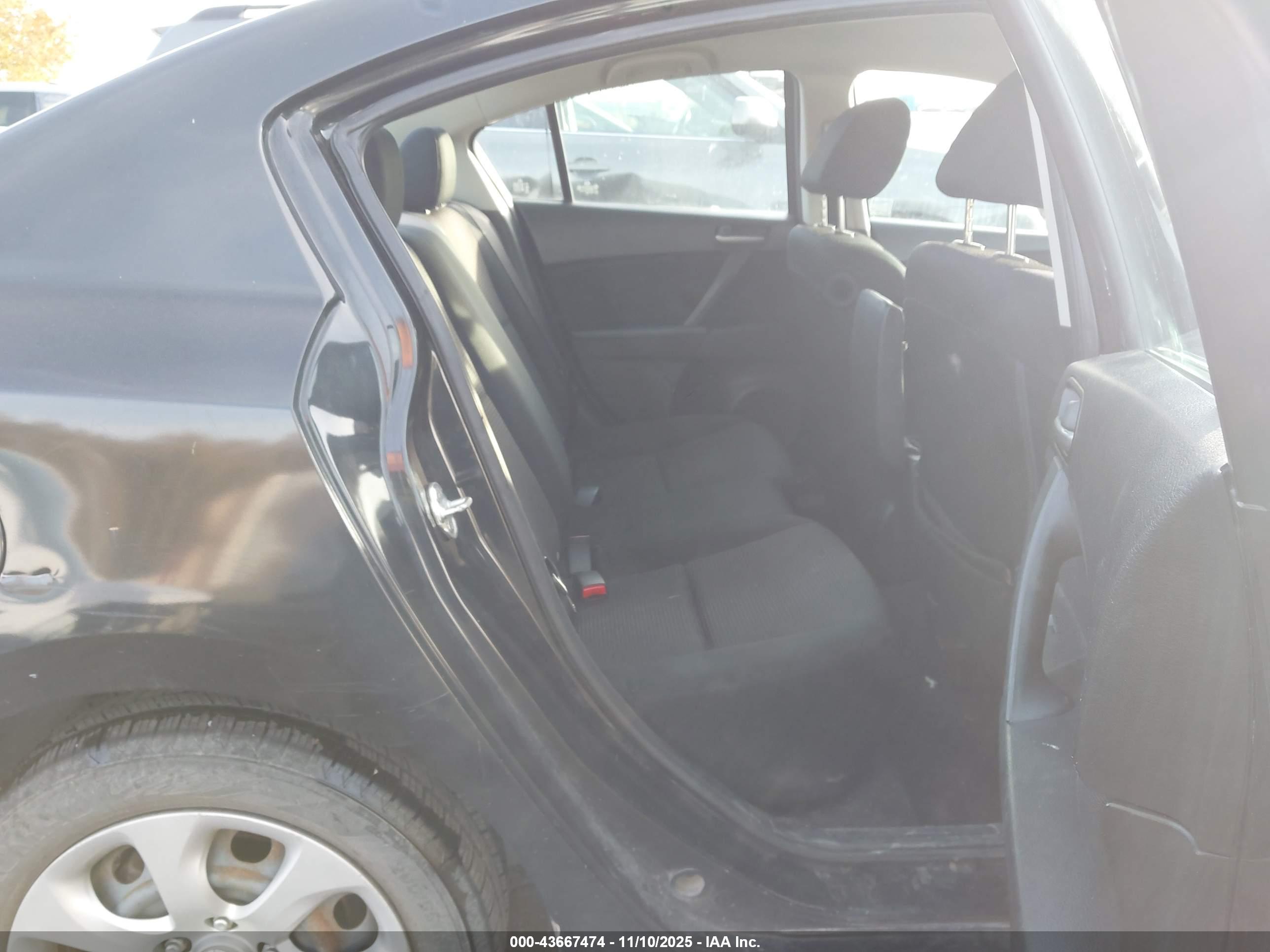 MAZDA MAZDA3 image 8
