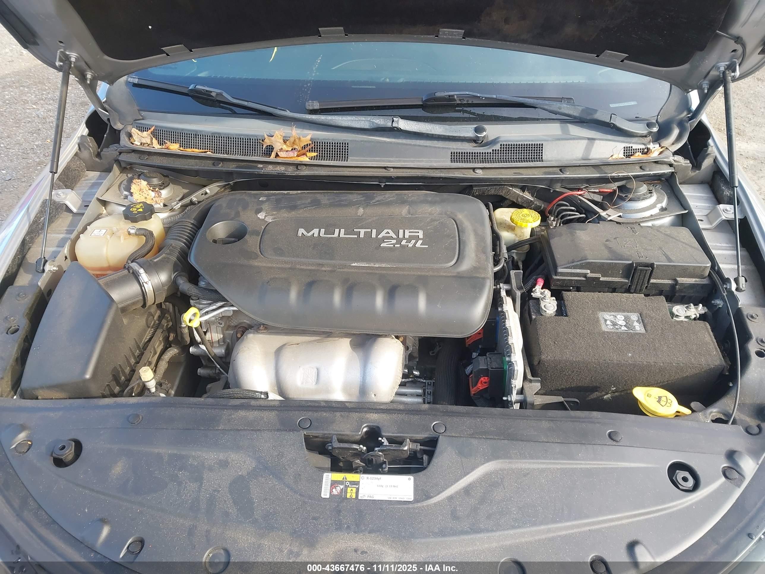 CHRYSLER 200 image 10