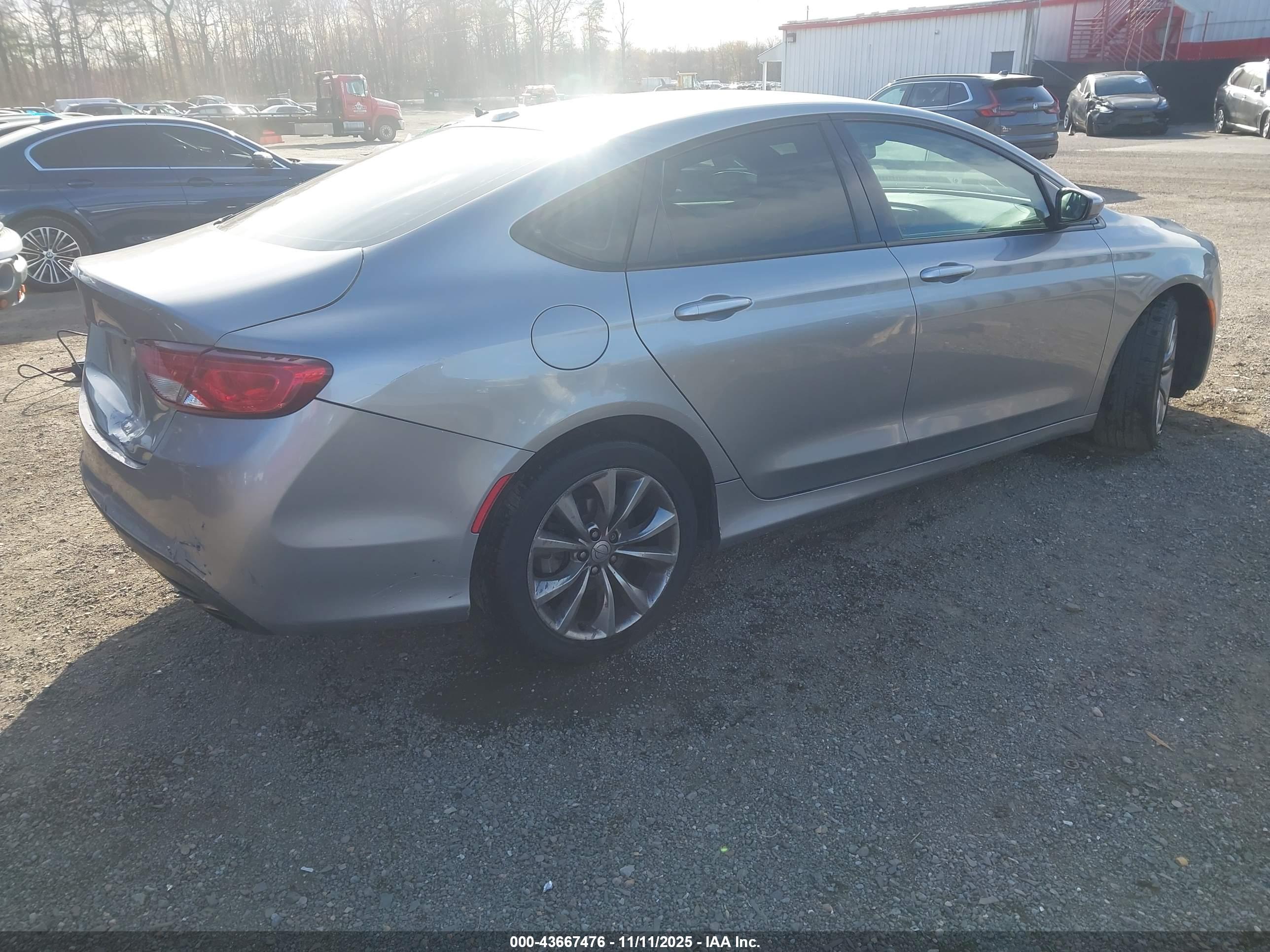 CHRYSLER 200 image 4