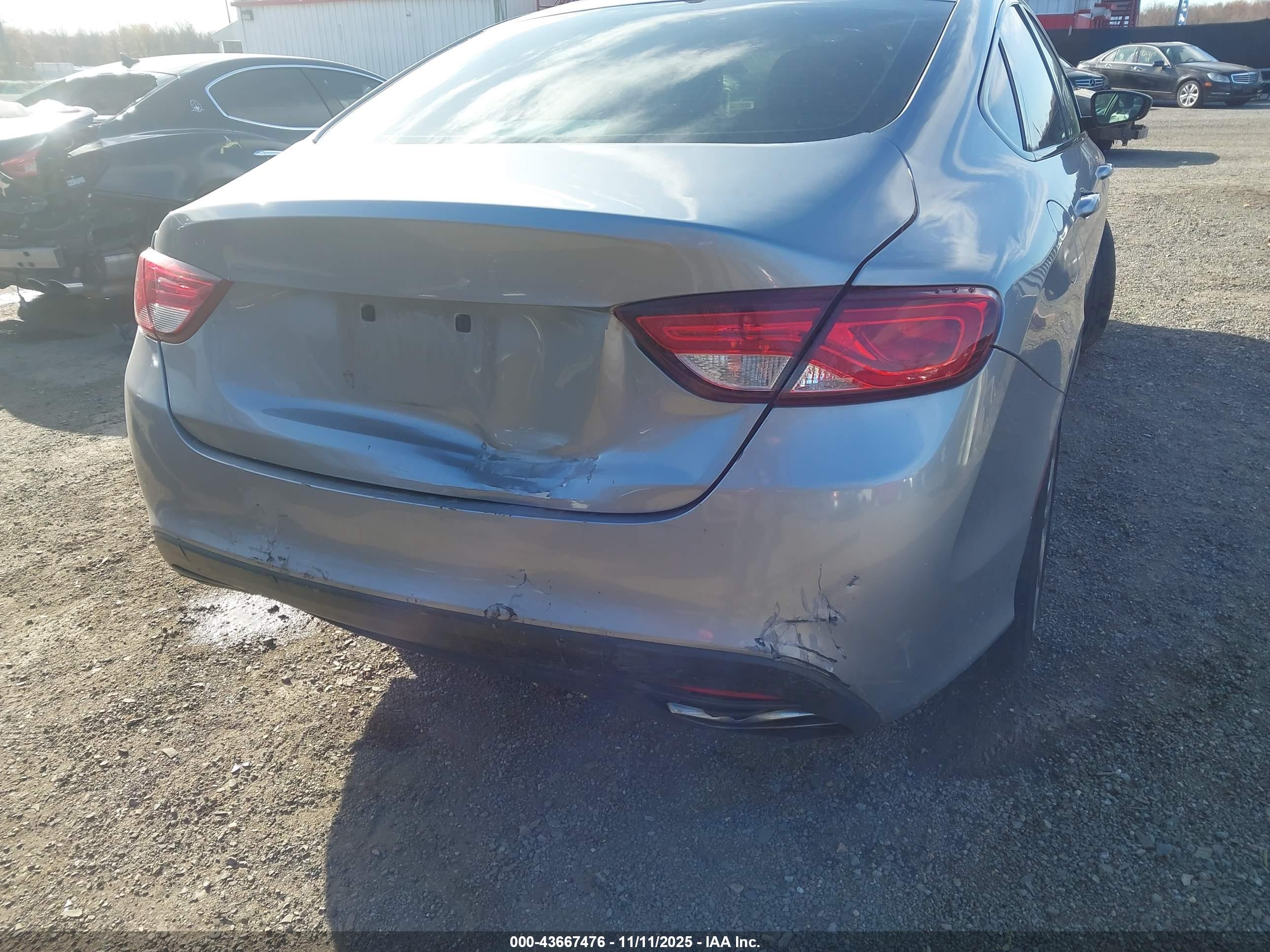 CHRYSLER 200 image 6