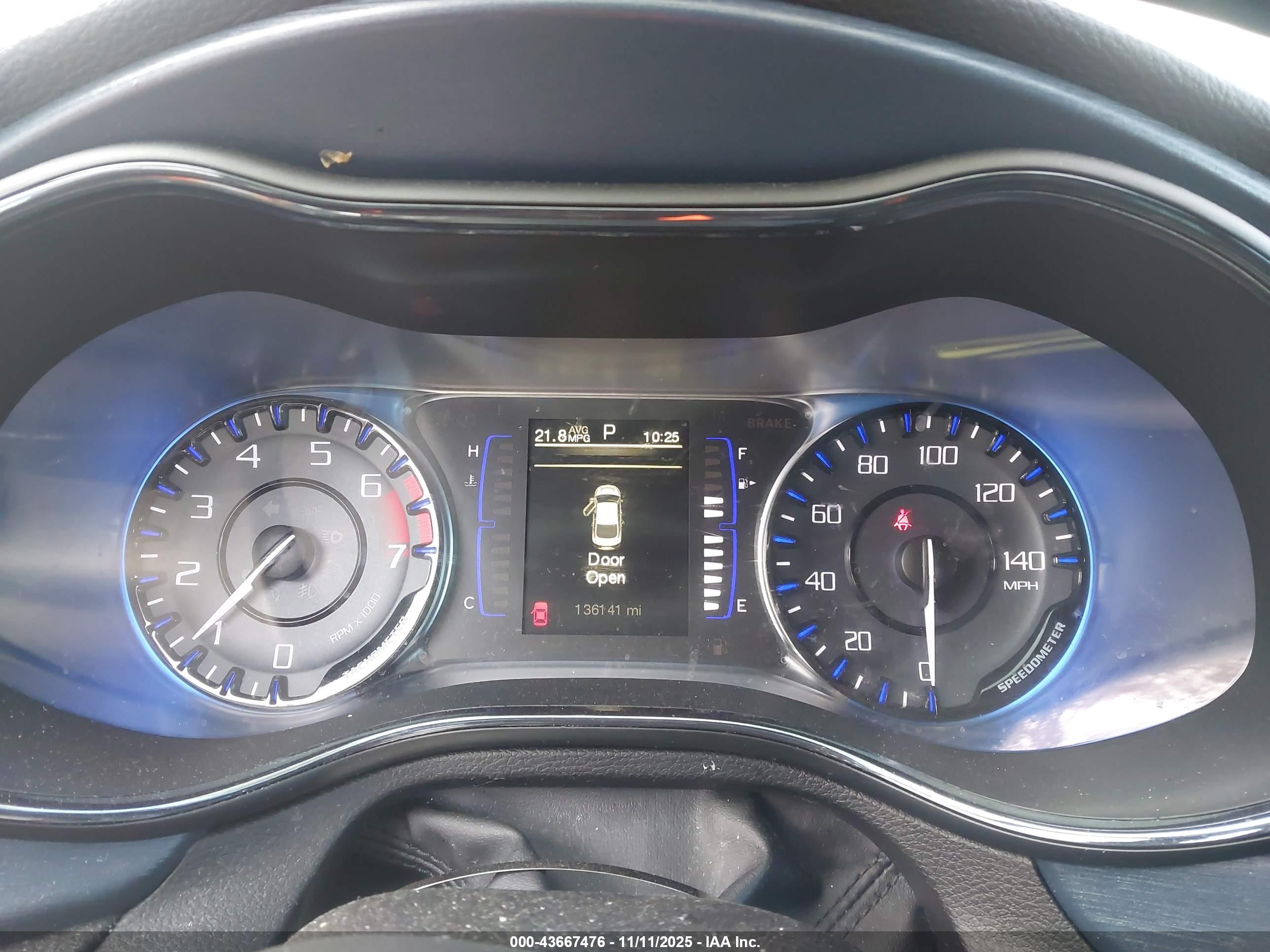 CHRYSLER 200 image 7