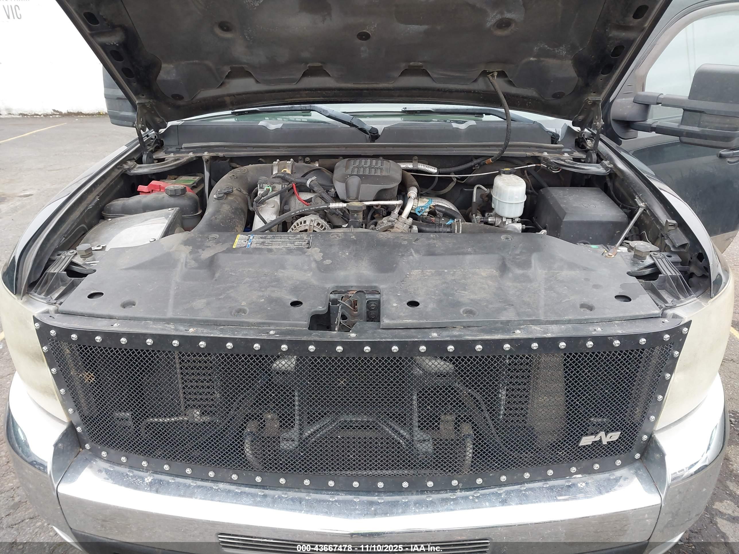 CHEVROLET SILVERADO image 10