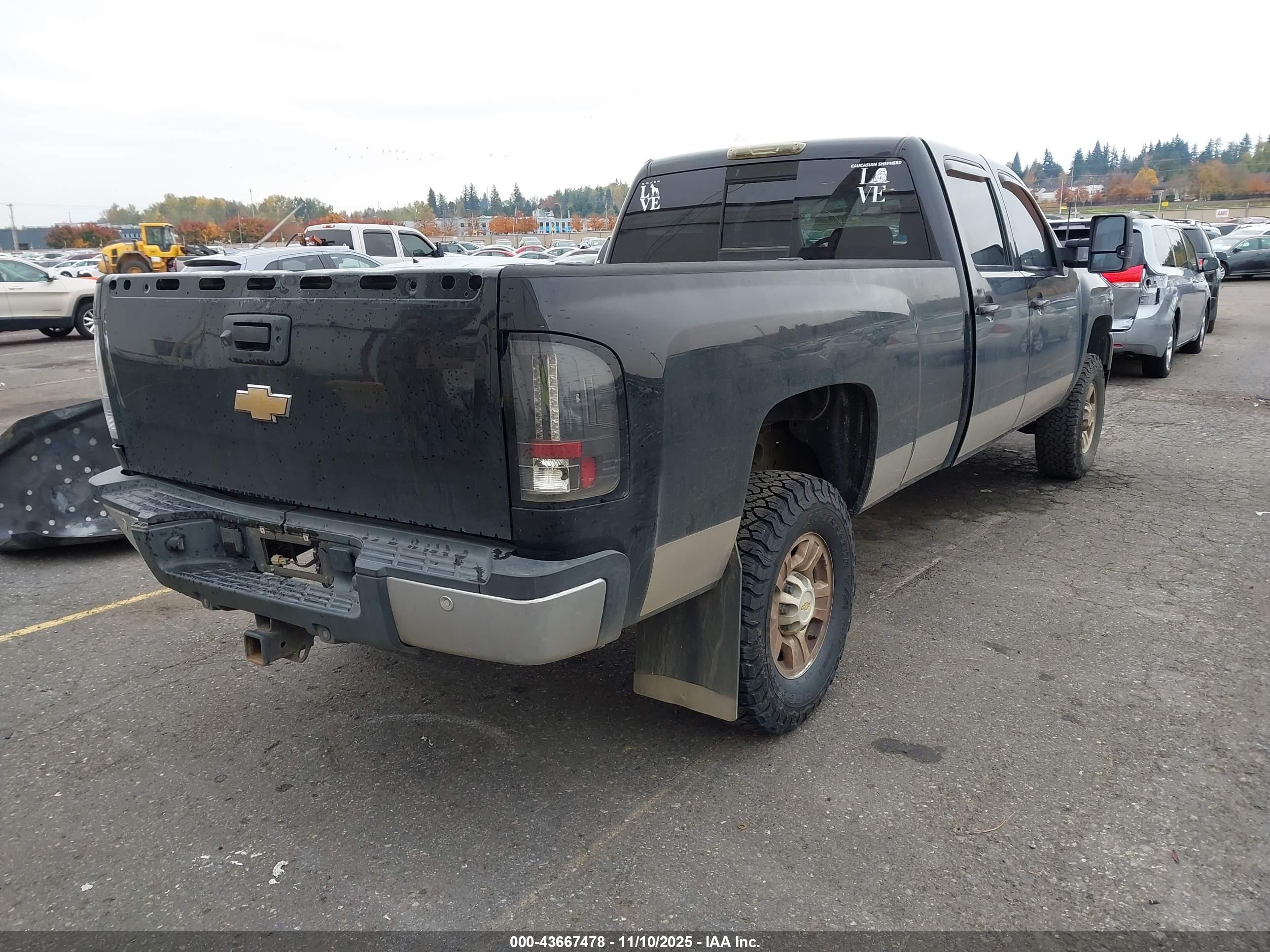 CHEVROLET SILVERADO image 4