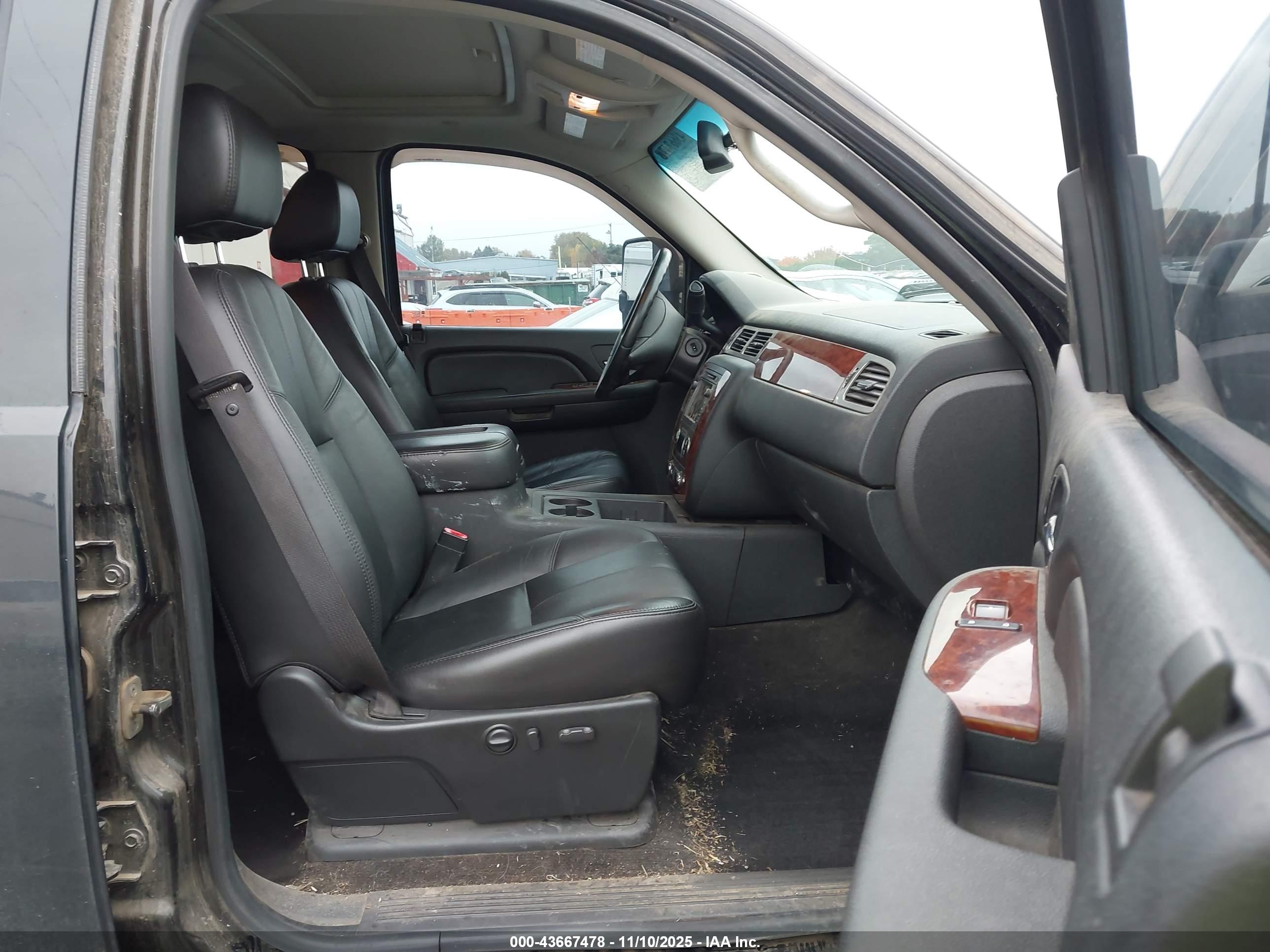 CHEVROLET SILVERADO image 5