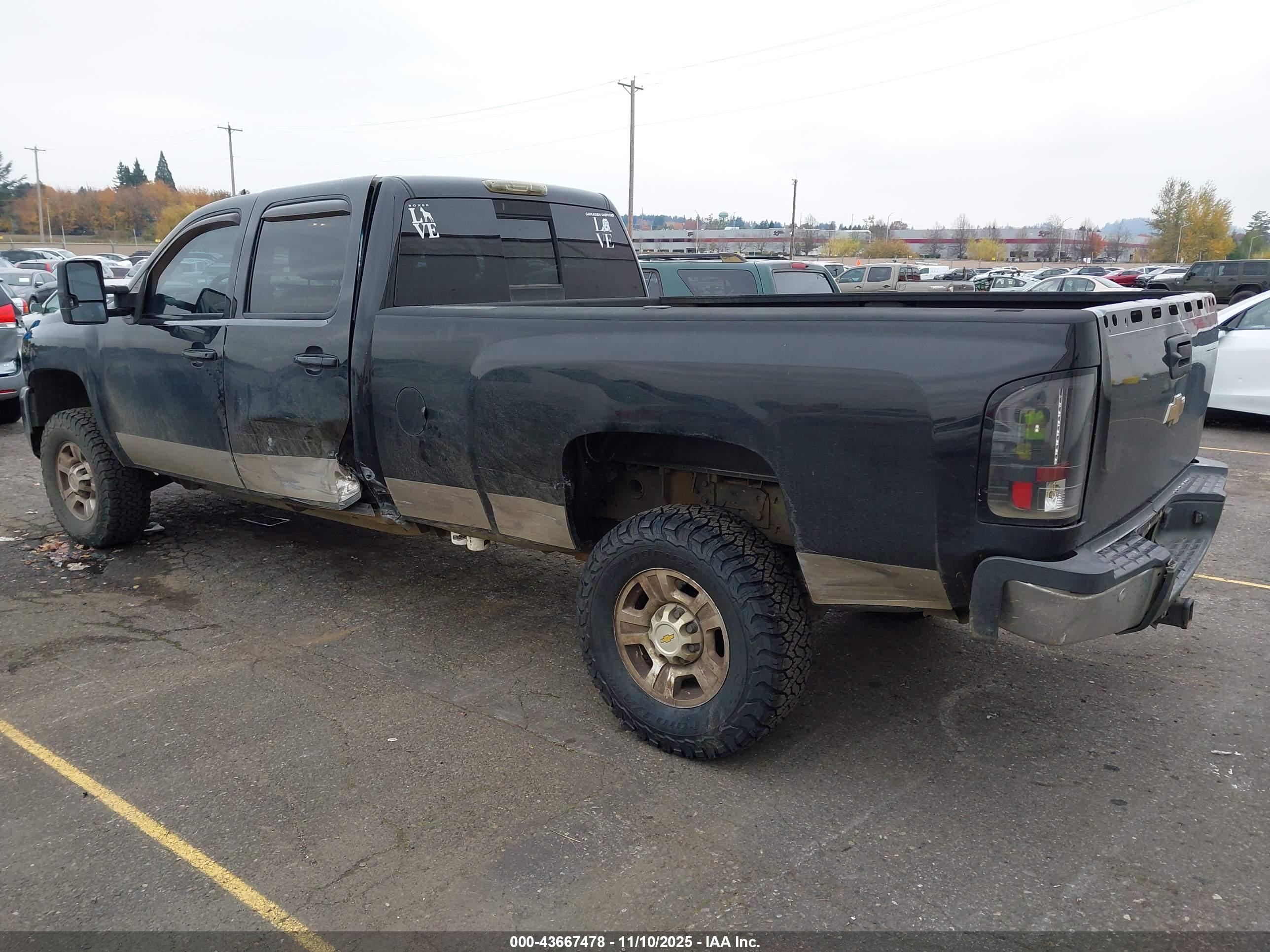 CHEVROLET SILVERADO image 6