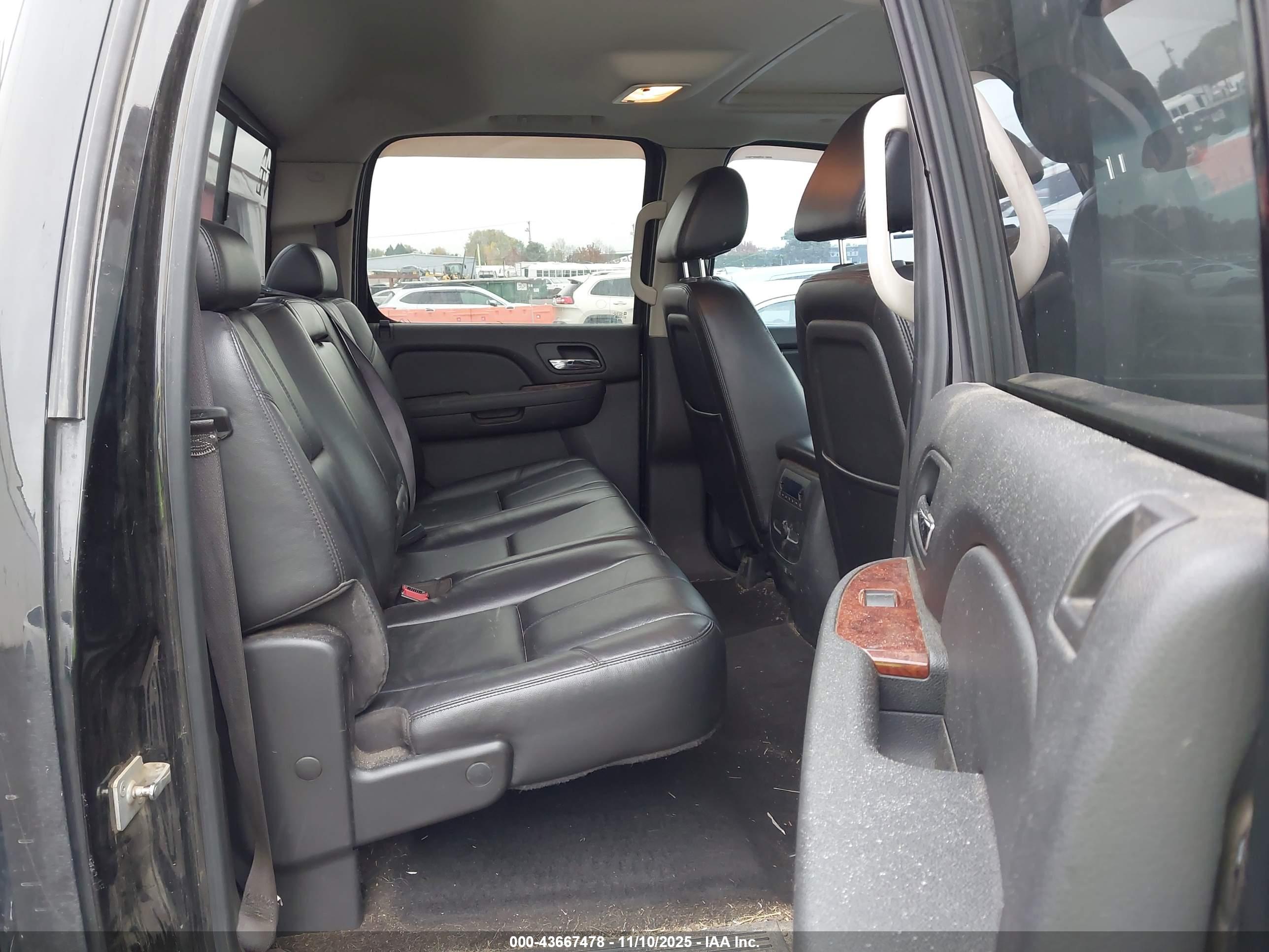CHEVROLET SILVERADO image 8