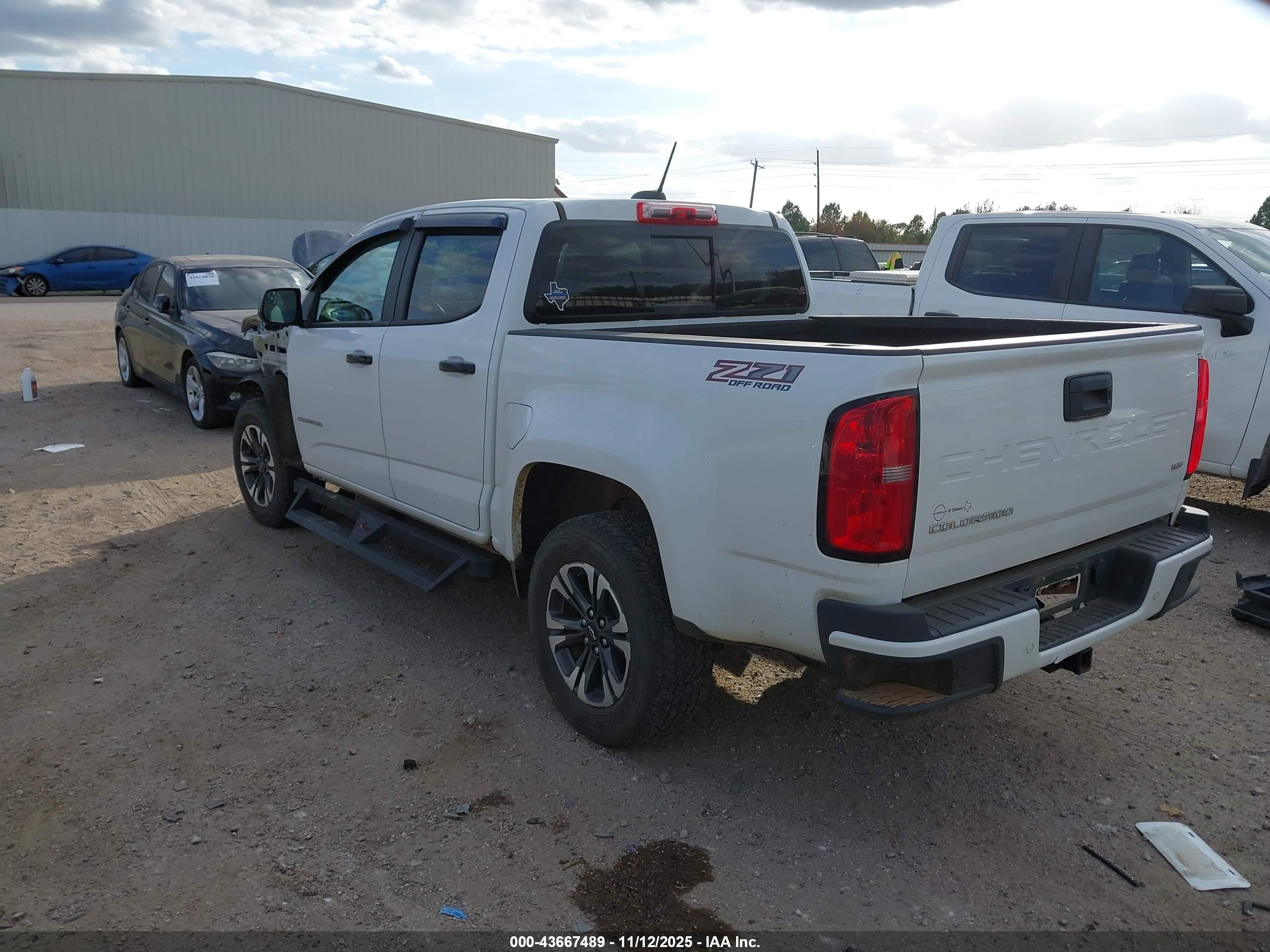 CHEVROLET COLORADO image 3