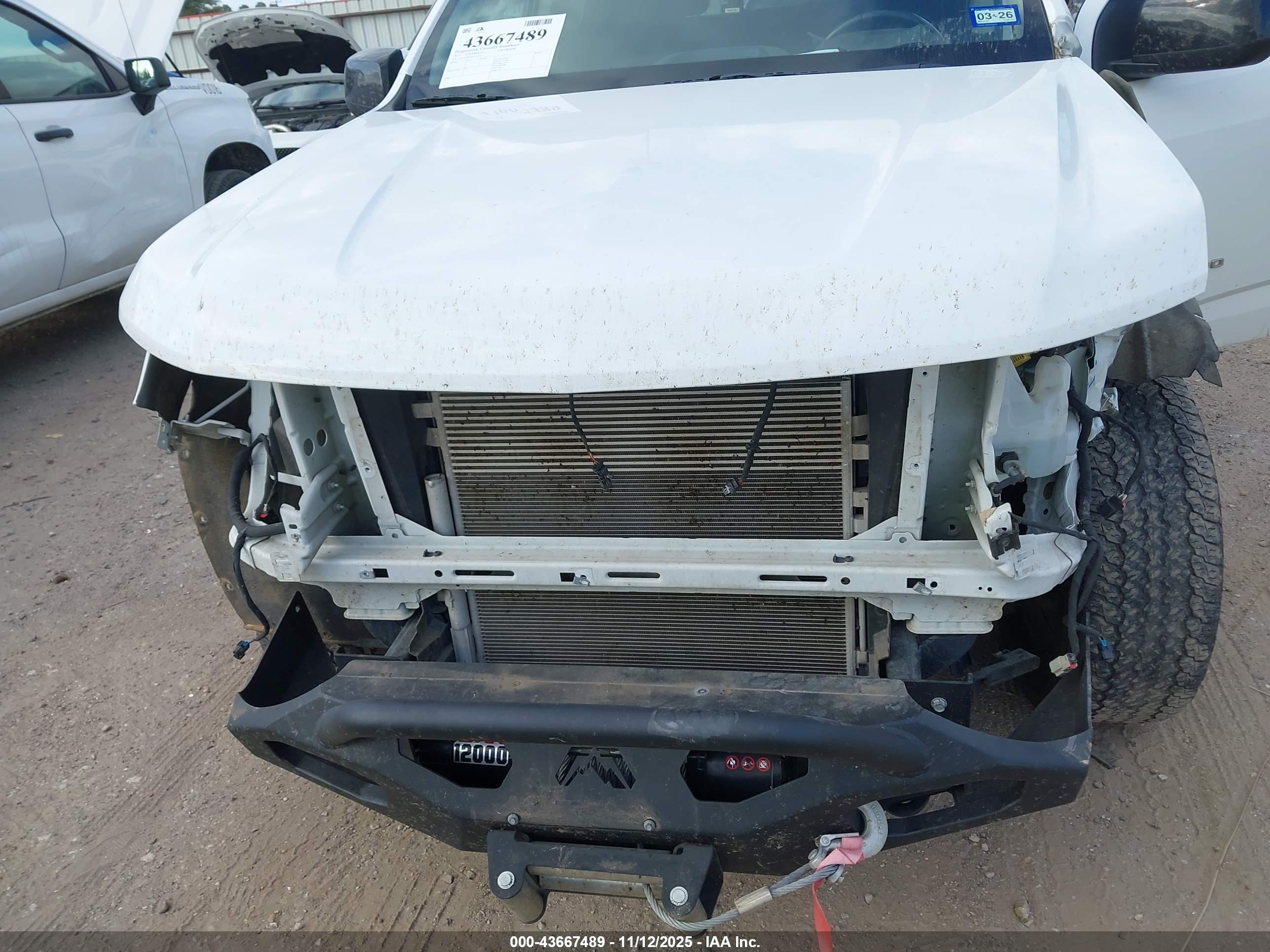 CHEVROLET COLORADO image 6