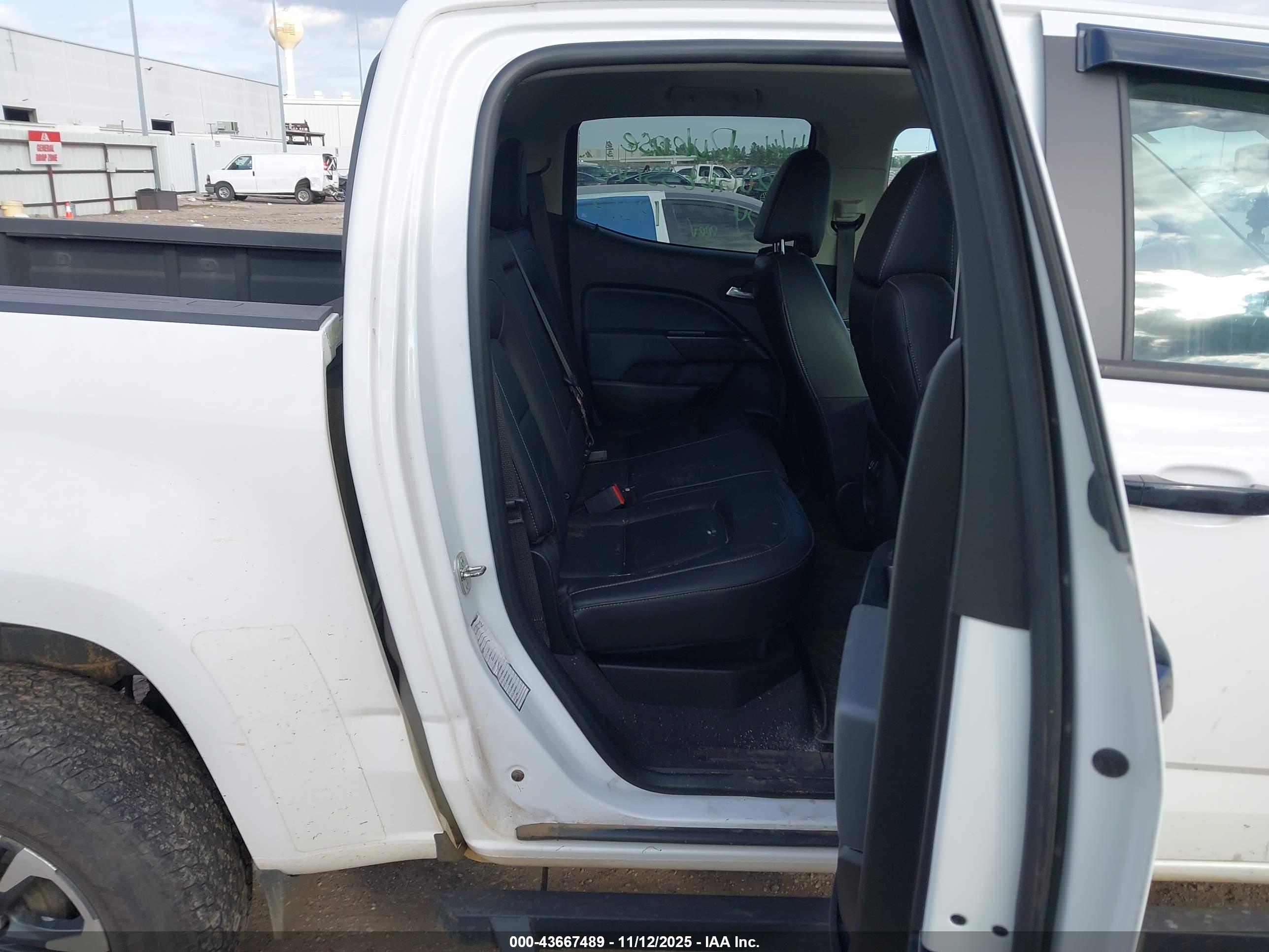 CHEVROLET COLORADO image 8