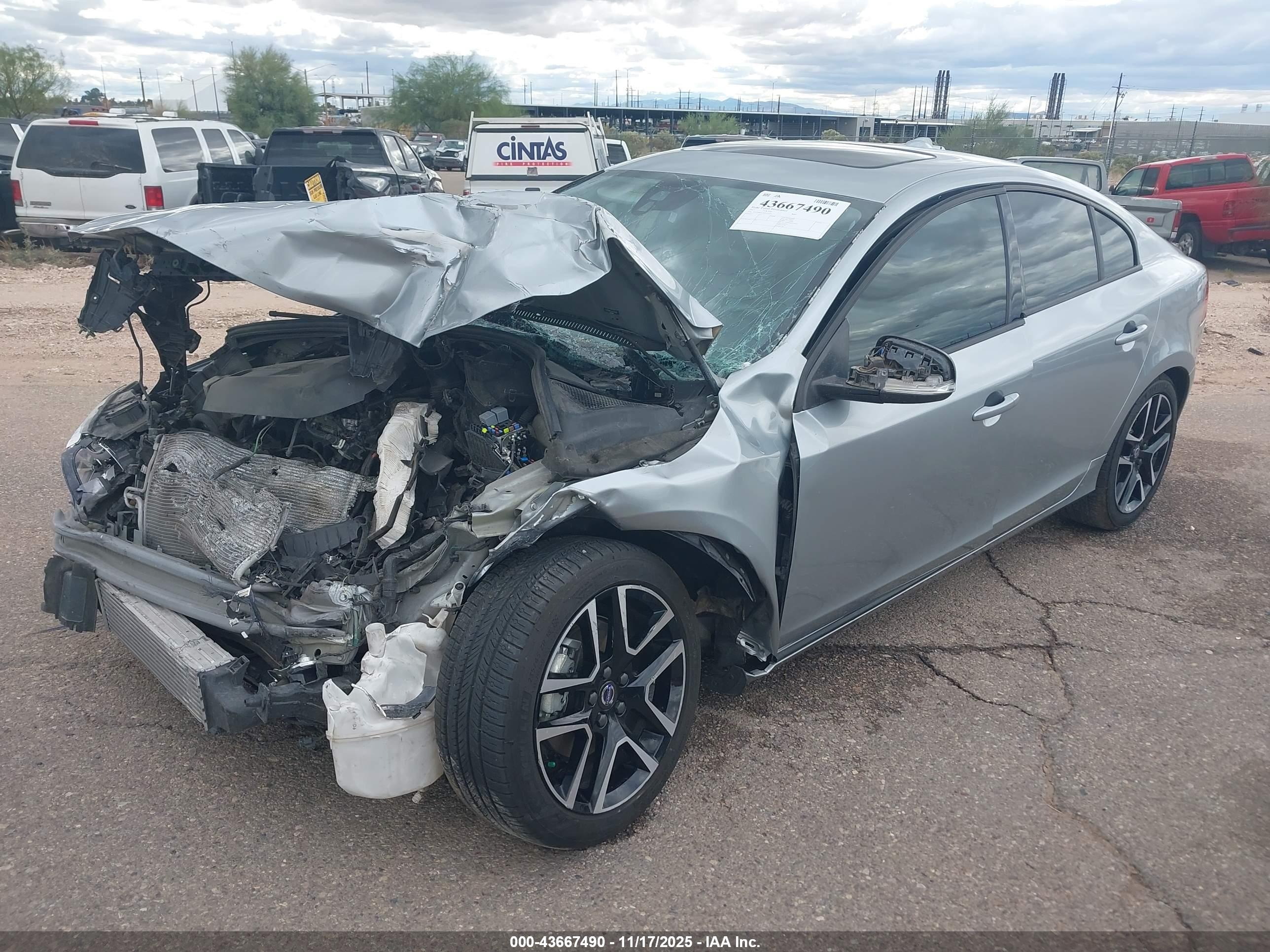 VOLVO S60 image 2