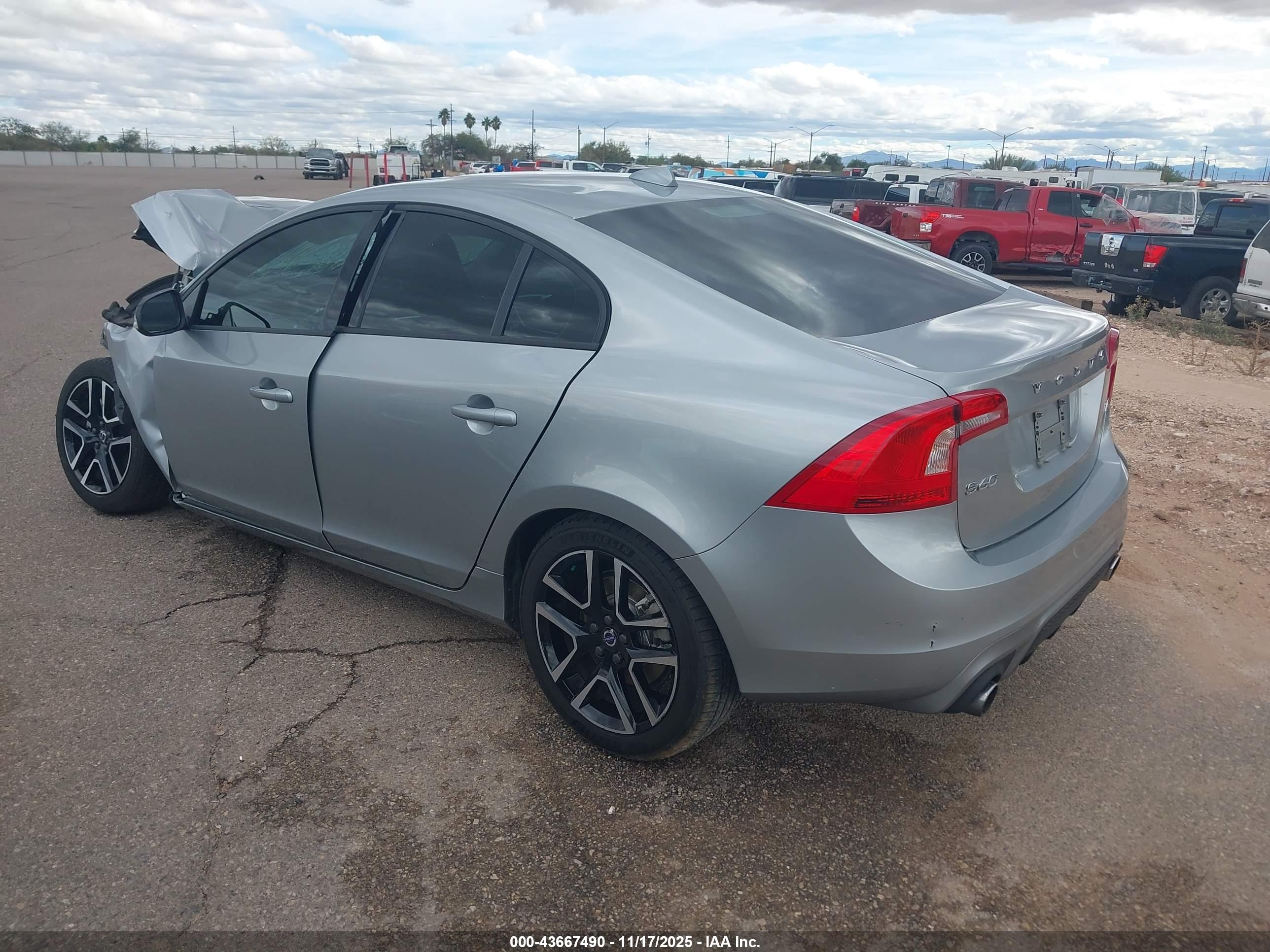 VOLVO S60 image 3