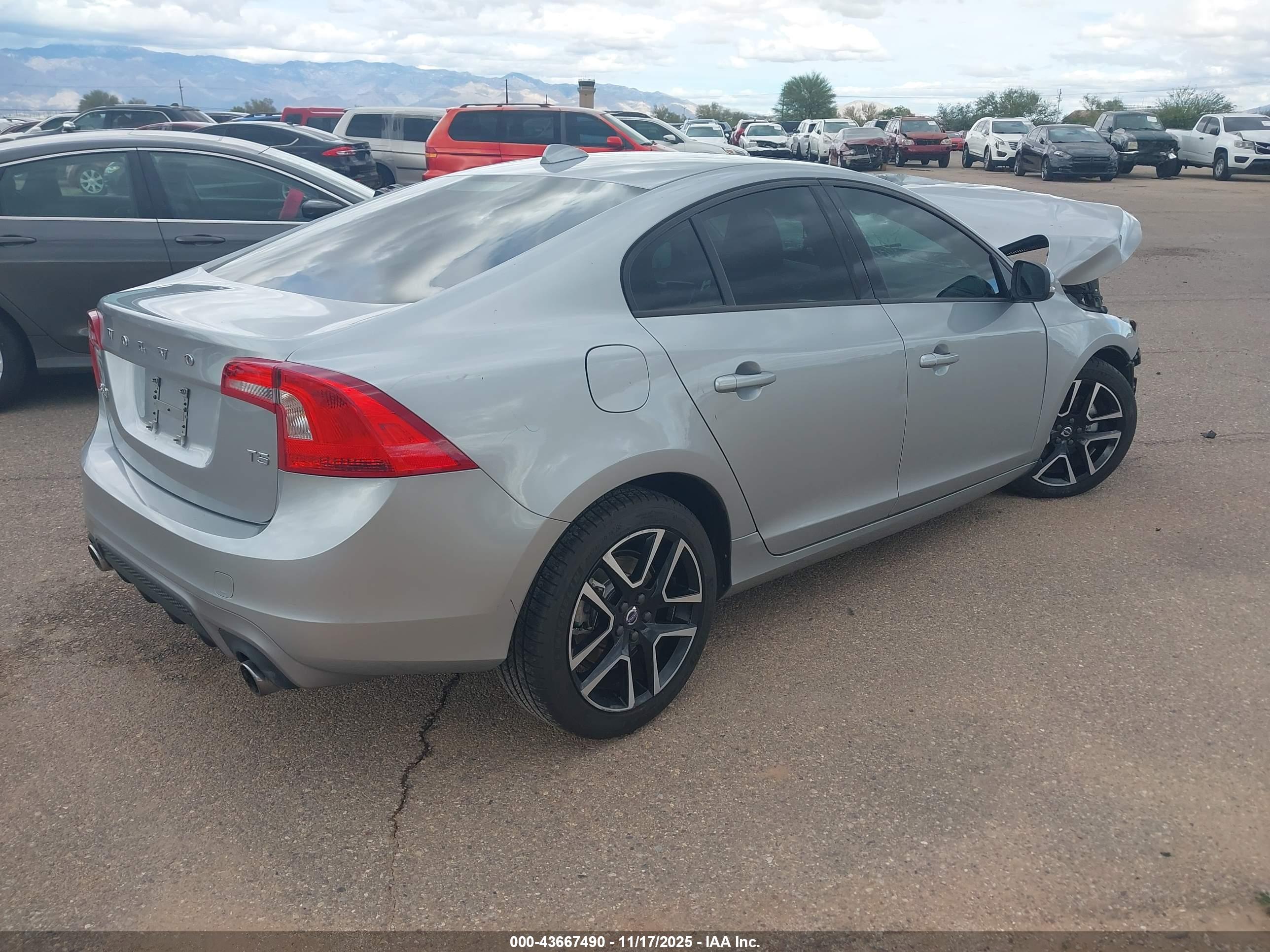 VOLVO S60 image 4