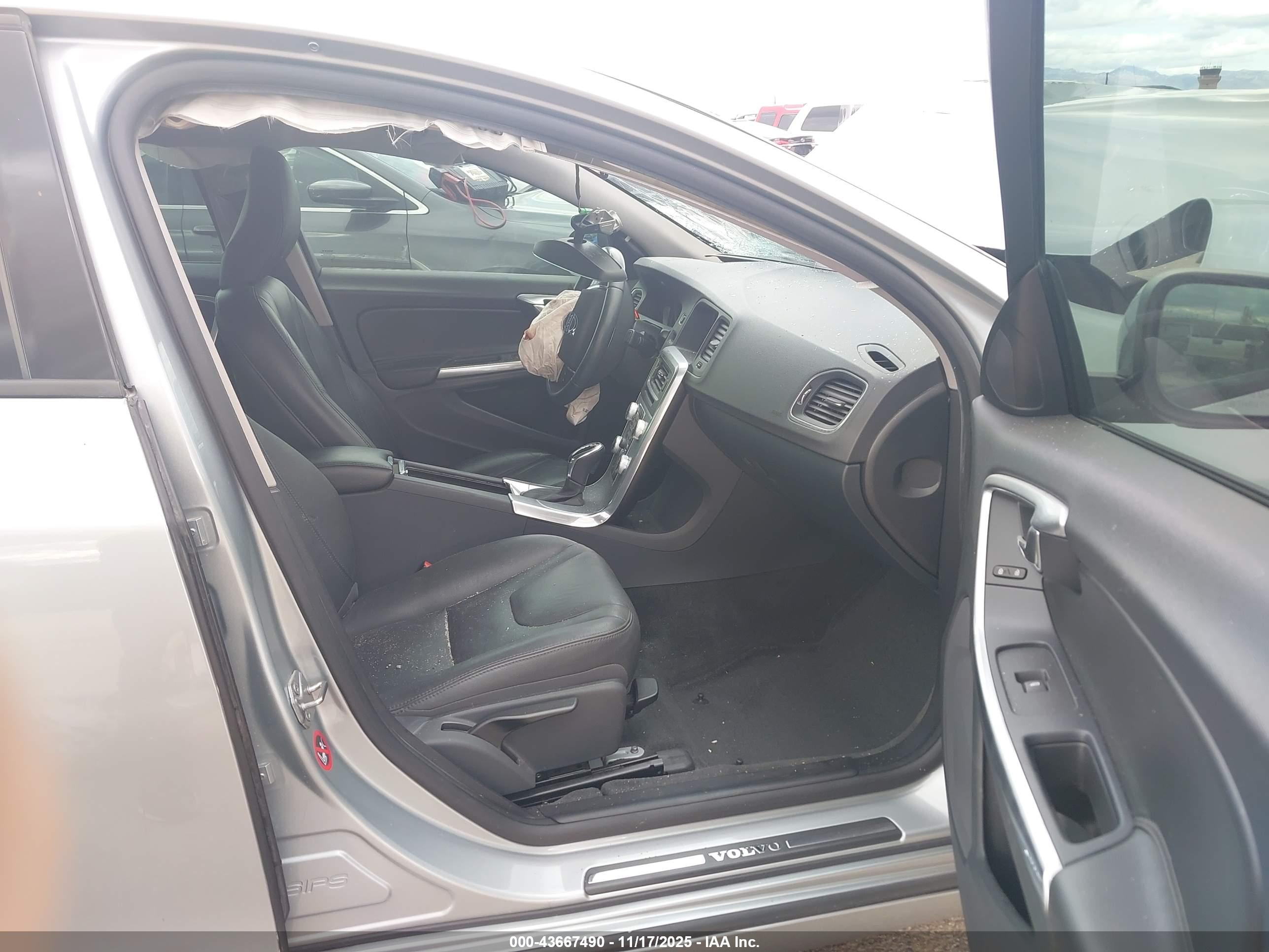 VOLVO S60 image 5