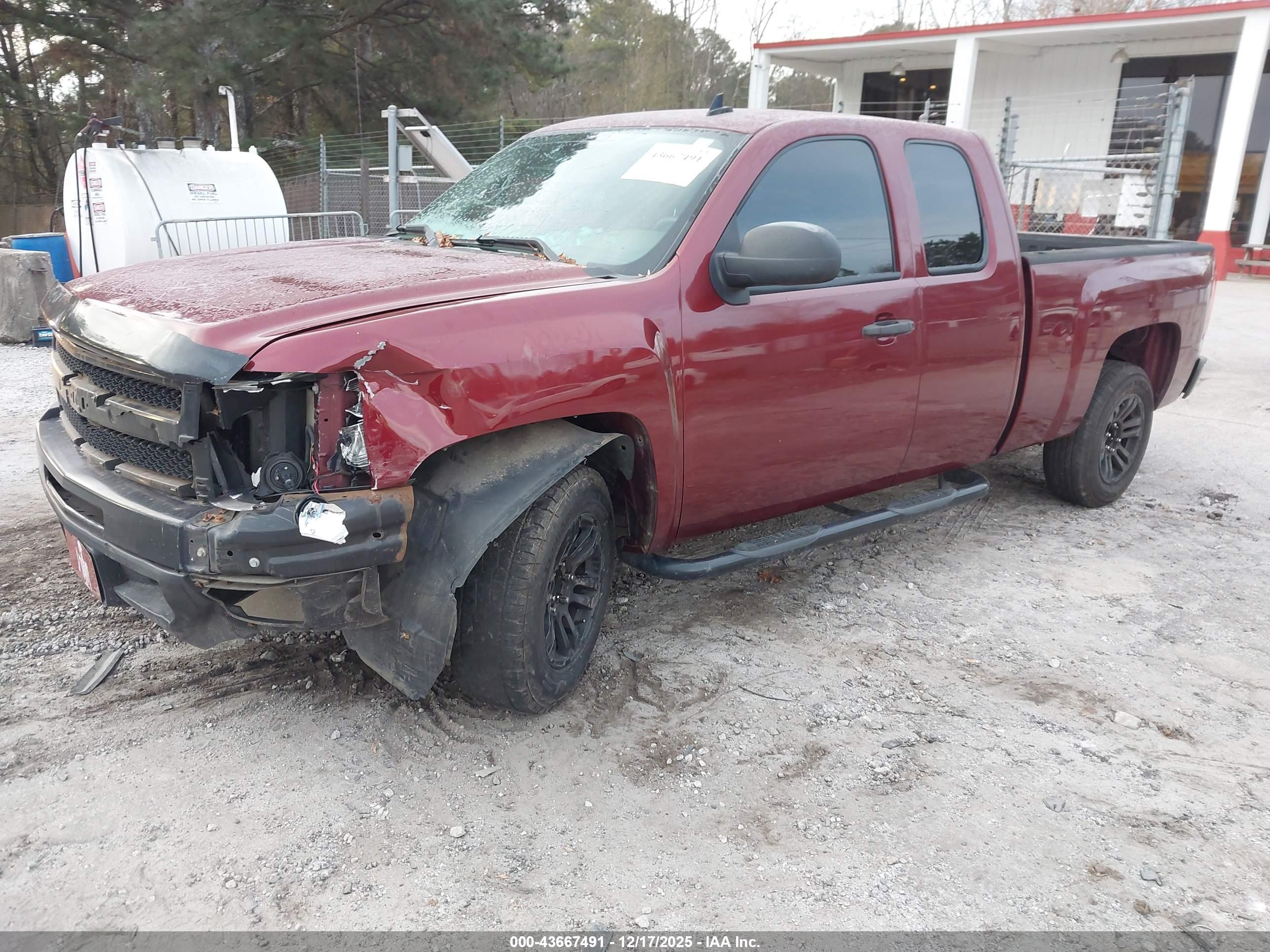 CHEVROLET SILVERADO image 2