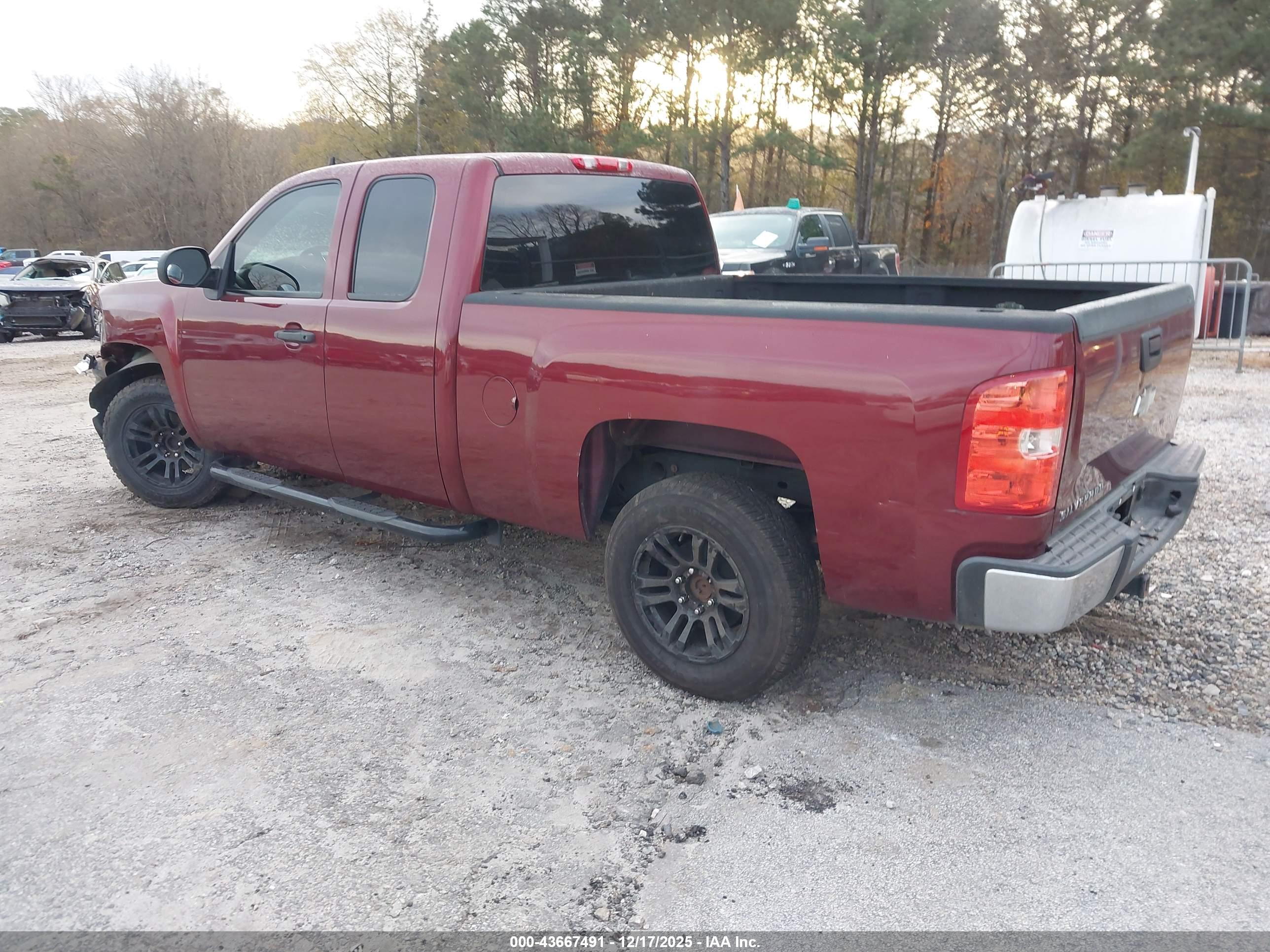 CHEVROLET SILVERADO image 3