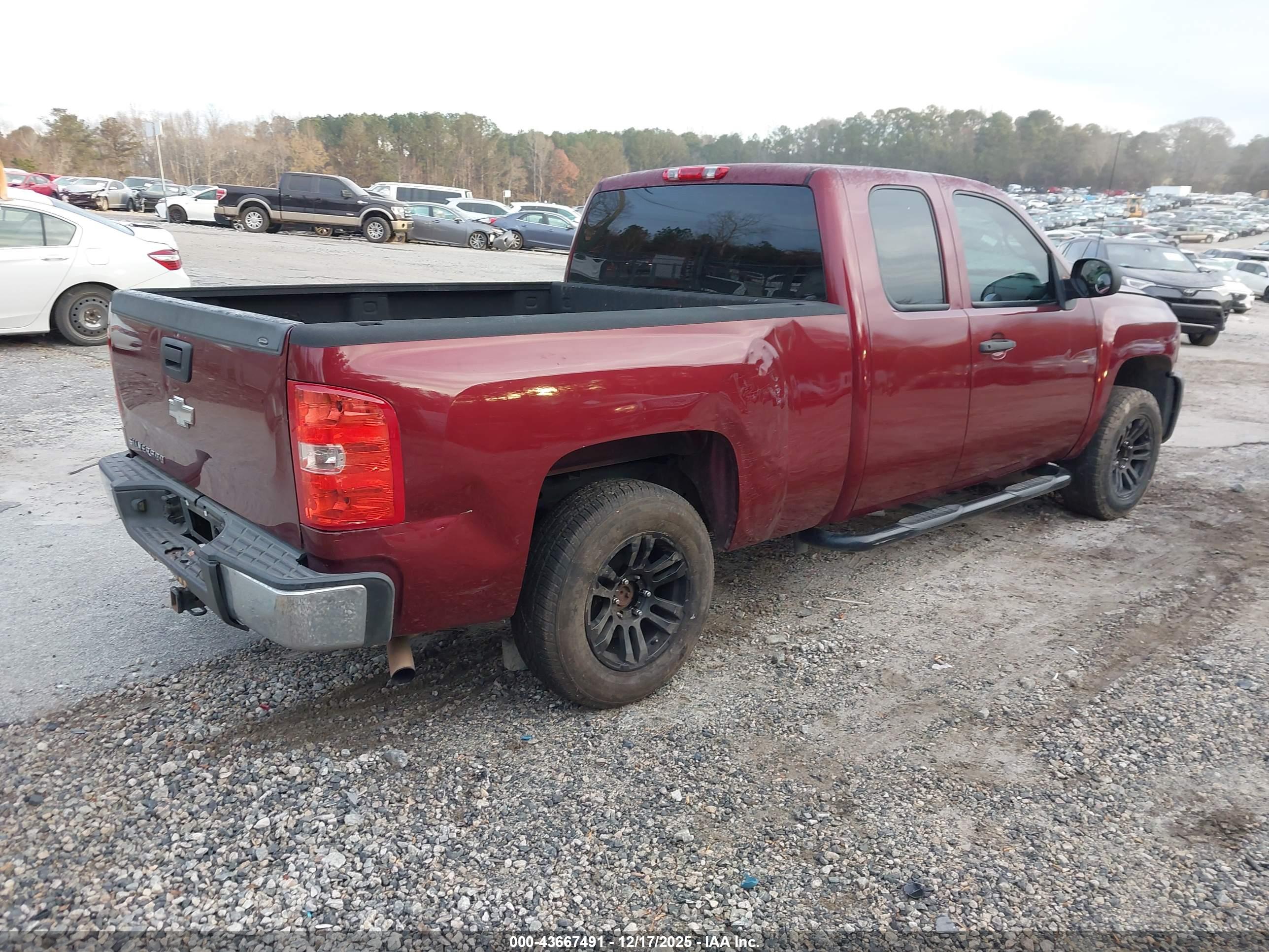 CHEVROLET SILVERADO image 4