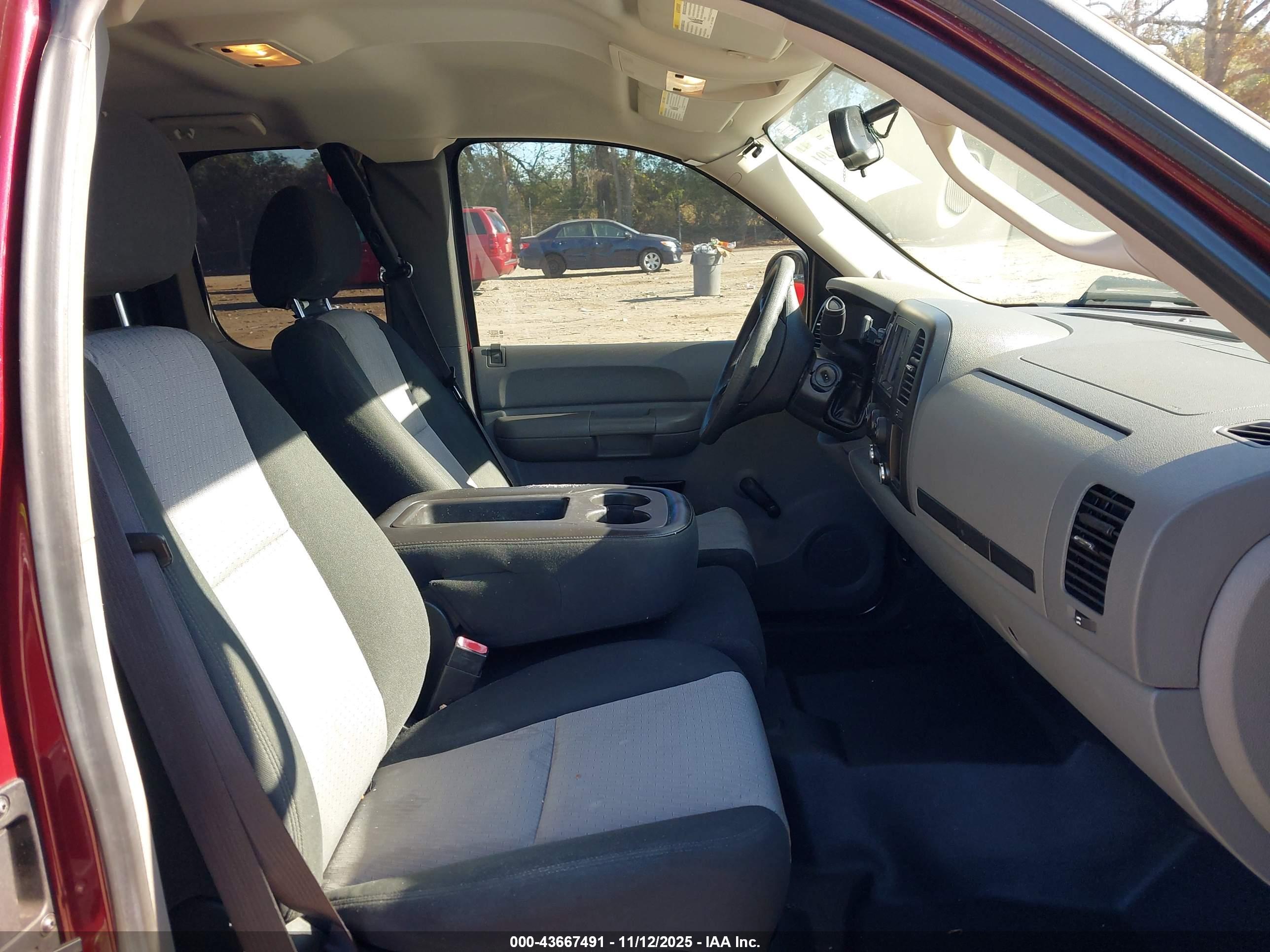 CHEVROLET SILVERADO image 5