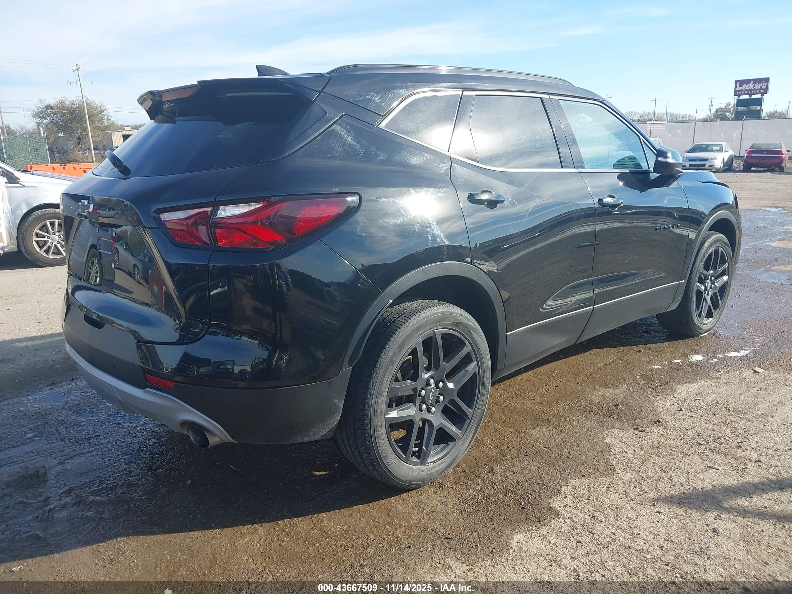 CHEVROLET BLAZER image 4