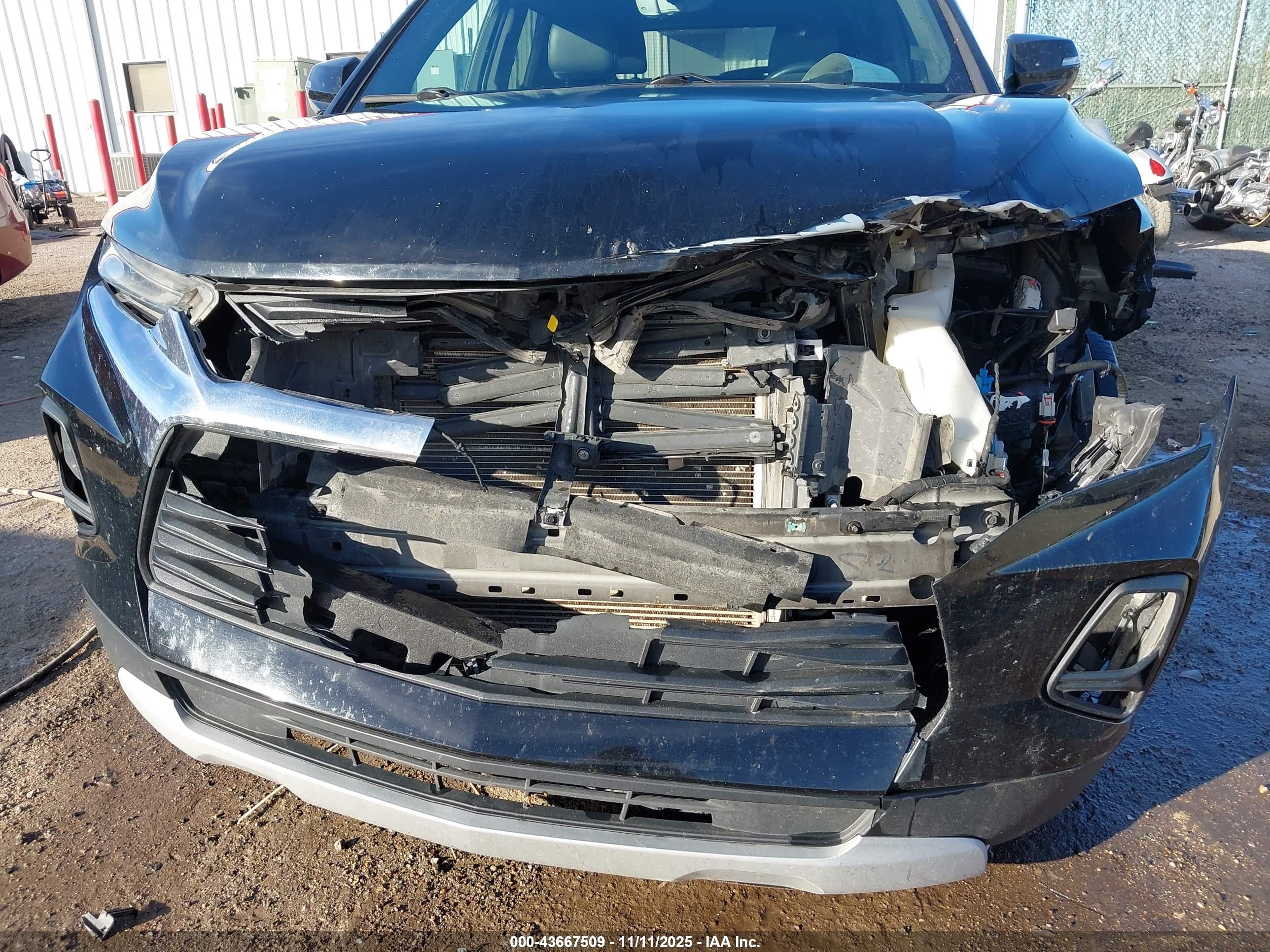 CHEVROLET BLAZER image 6