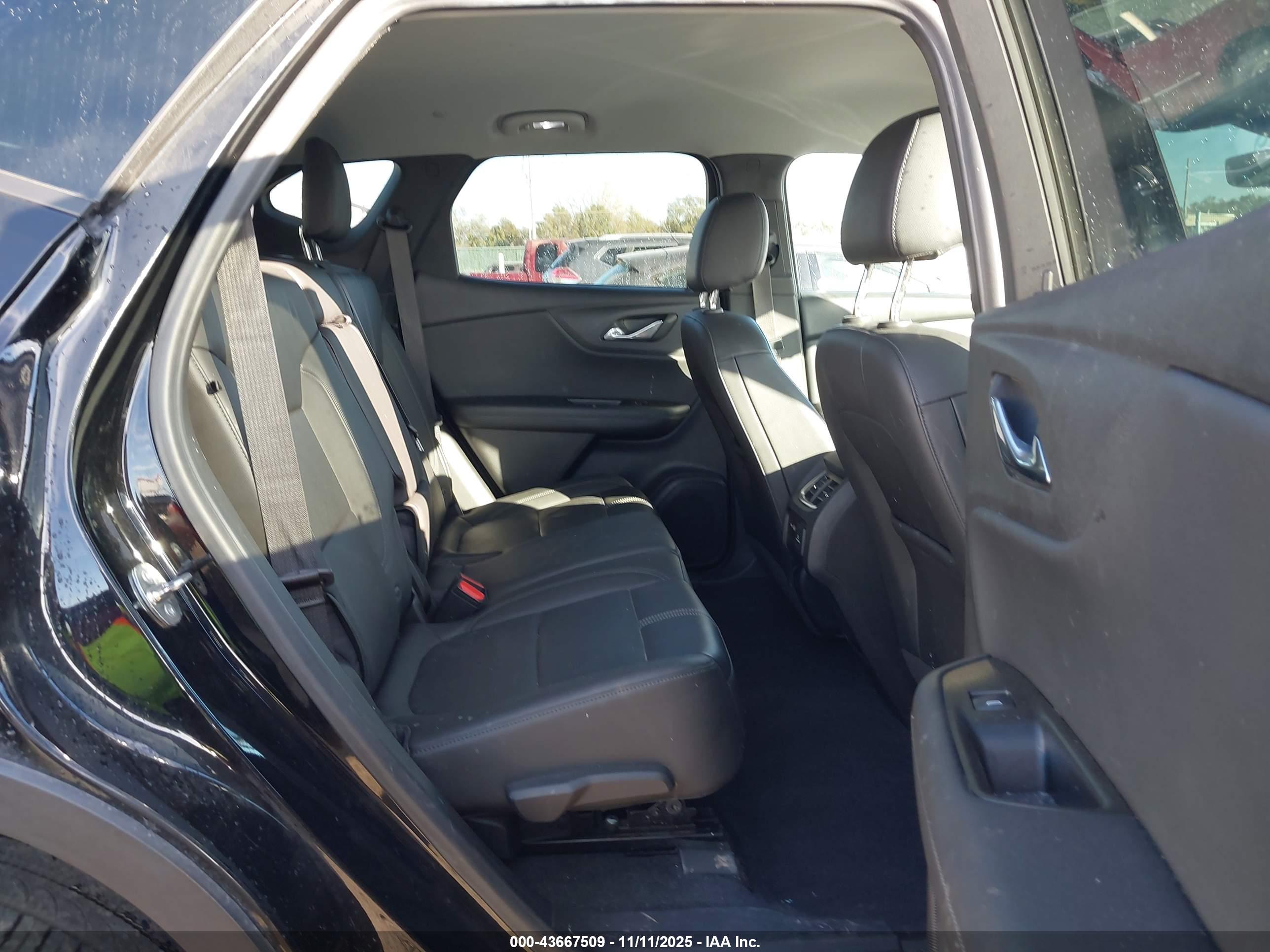CHEVROLET BLAZER image 8