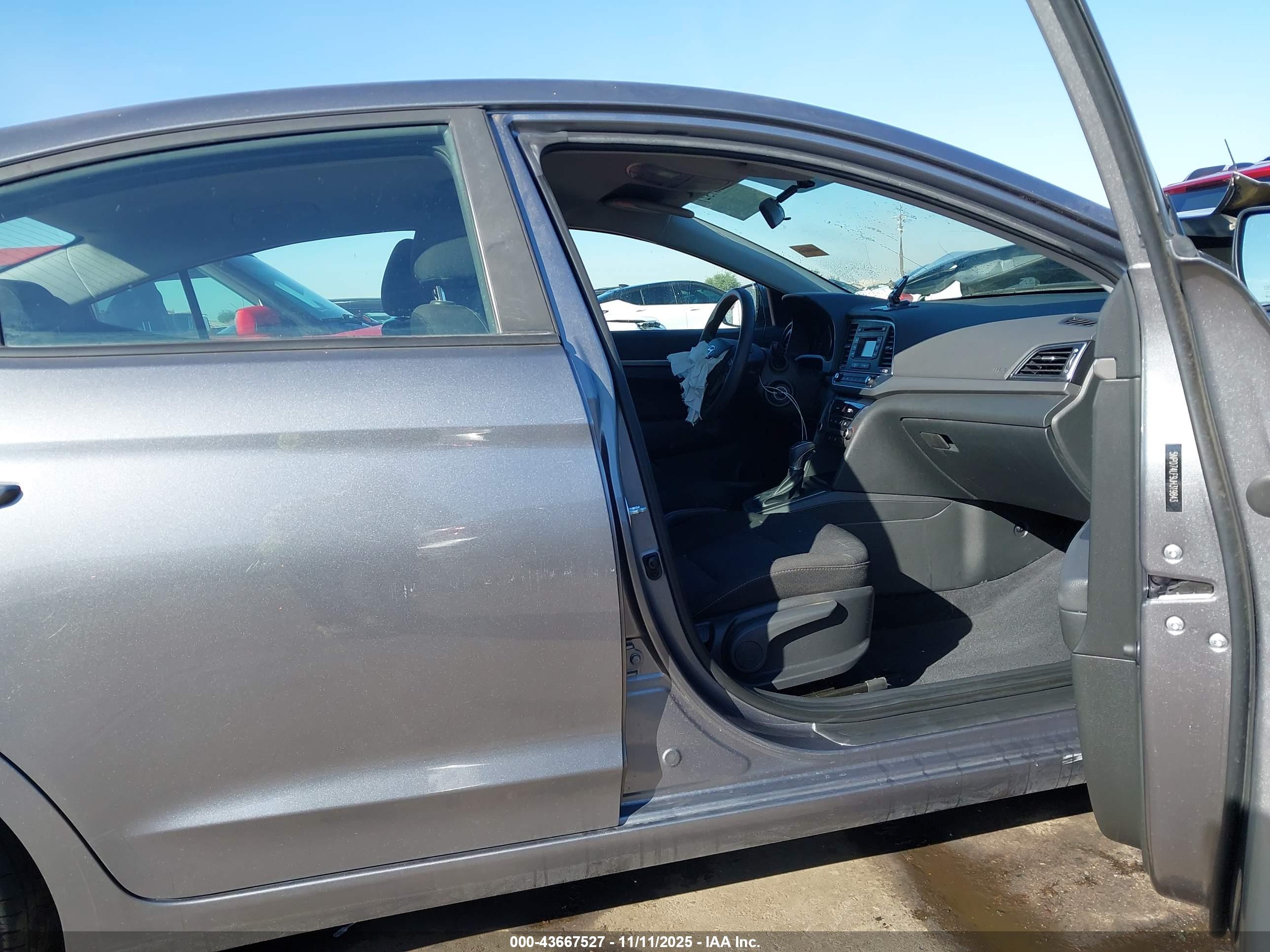 HYUNDAI ELANTRA image 5
