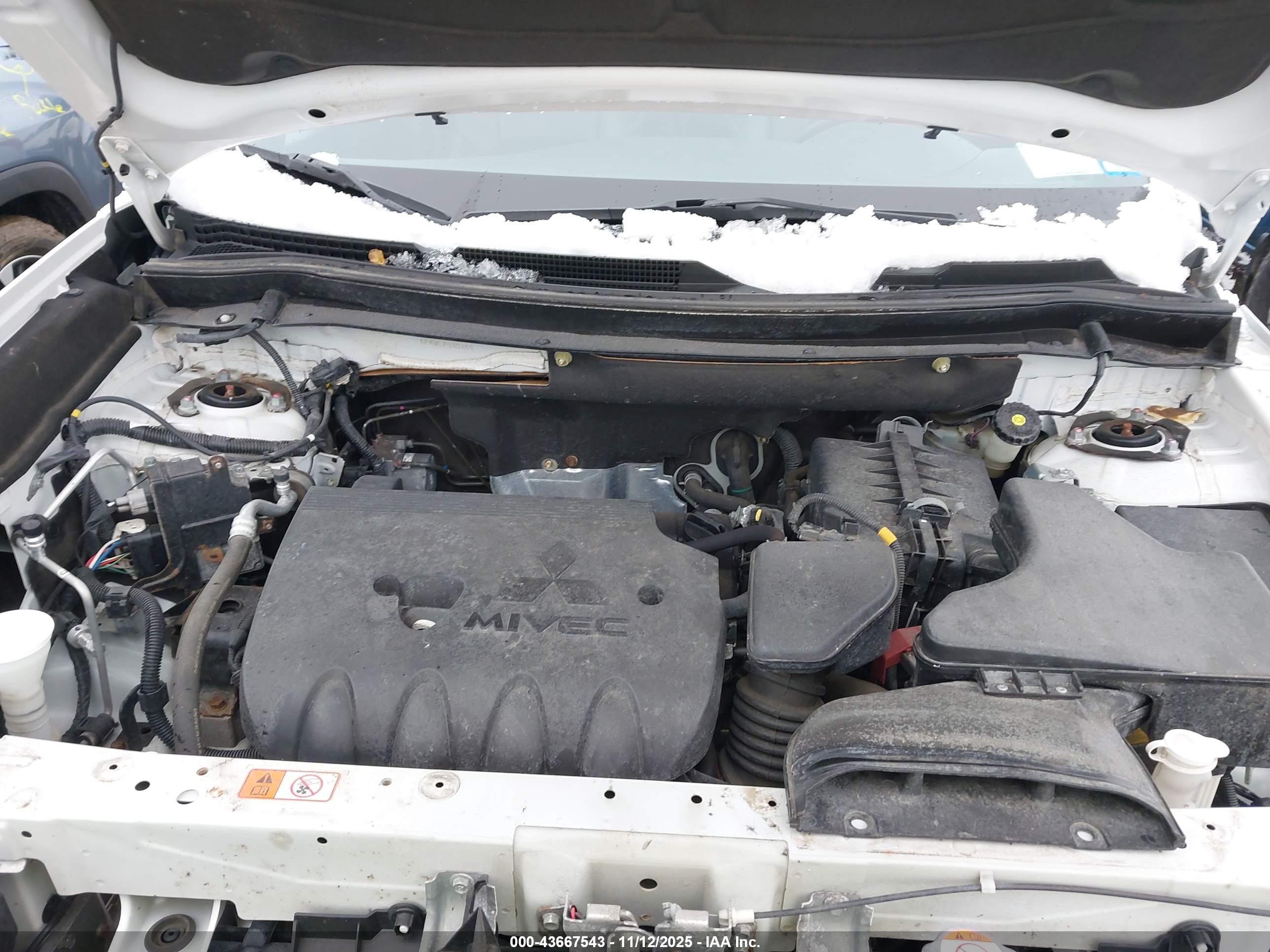 MITSUBISHI OUTLANDER image 10