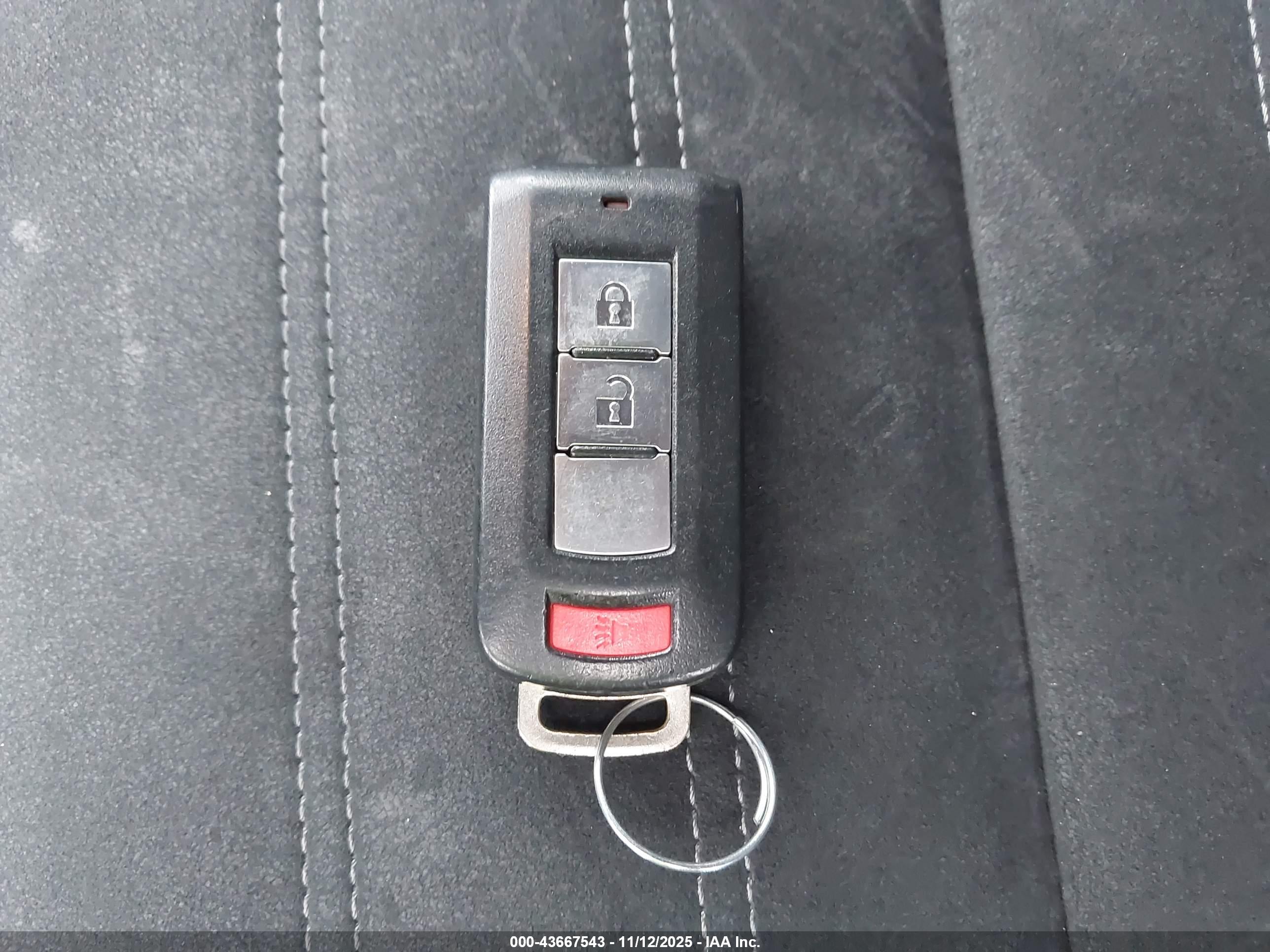 MITSUBISHI OUTLANDER image 11