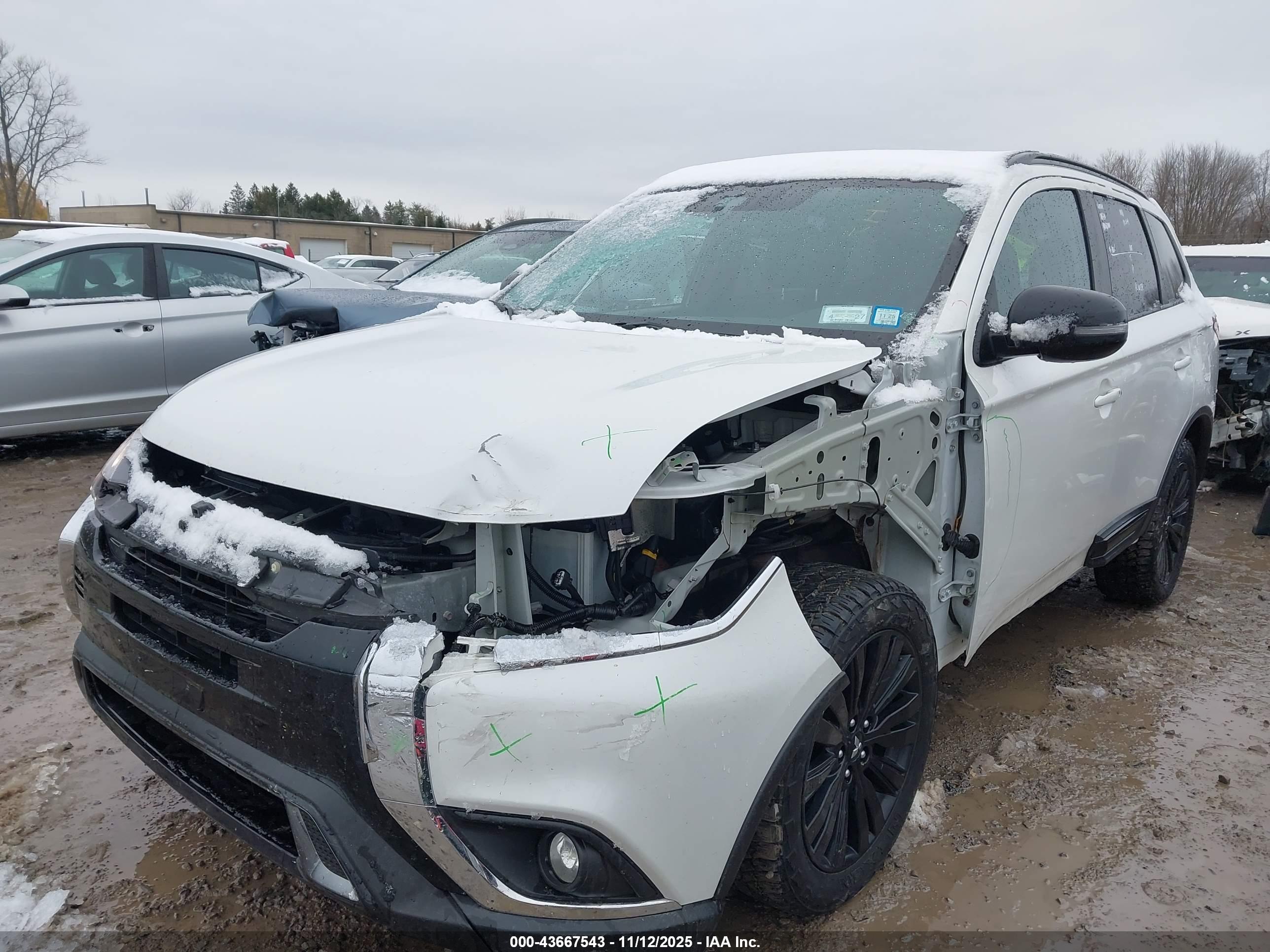 MITSUBISHI OUTLANDER image 2
