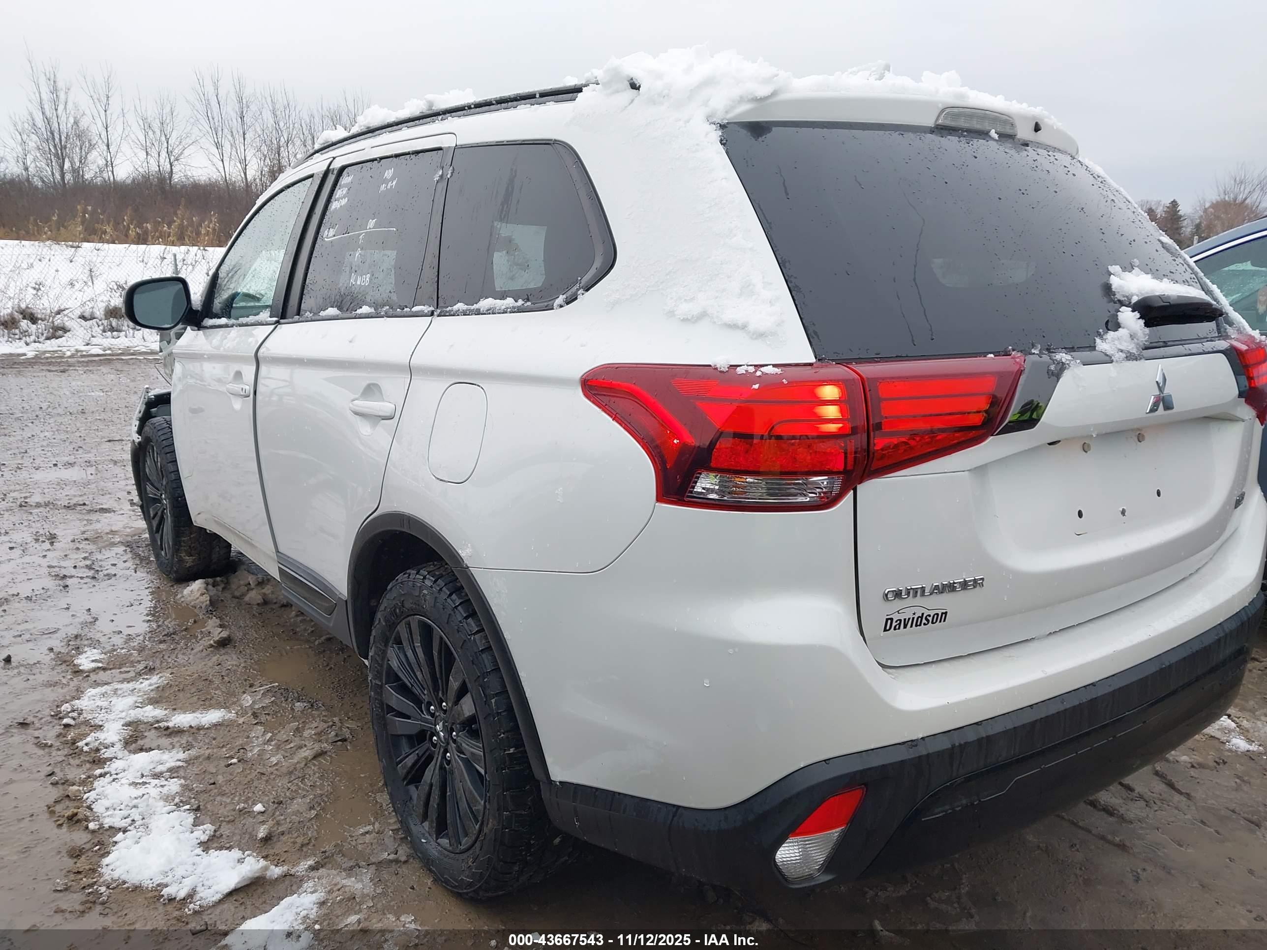 MITSUBISHI OUTLANDER image 3