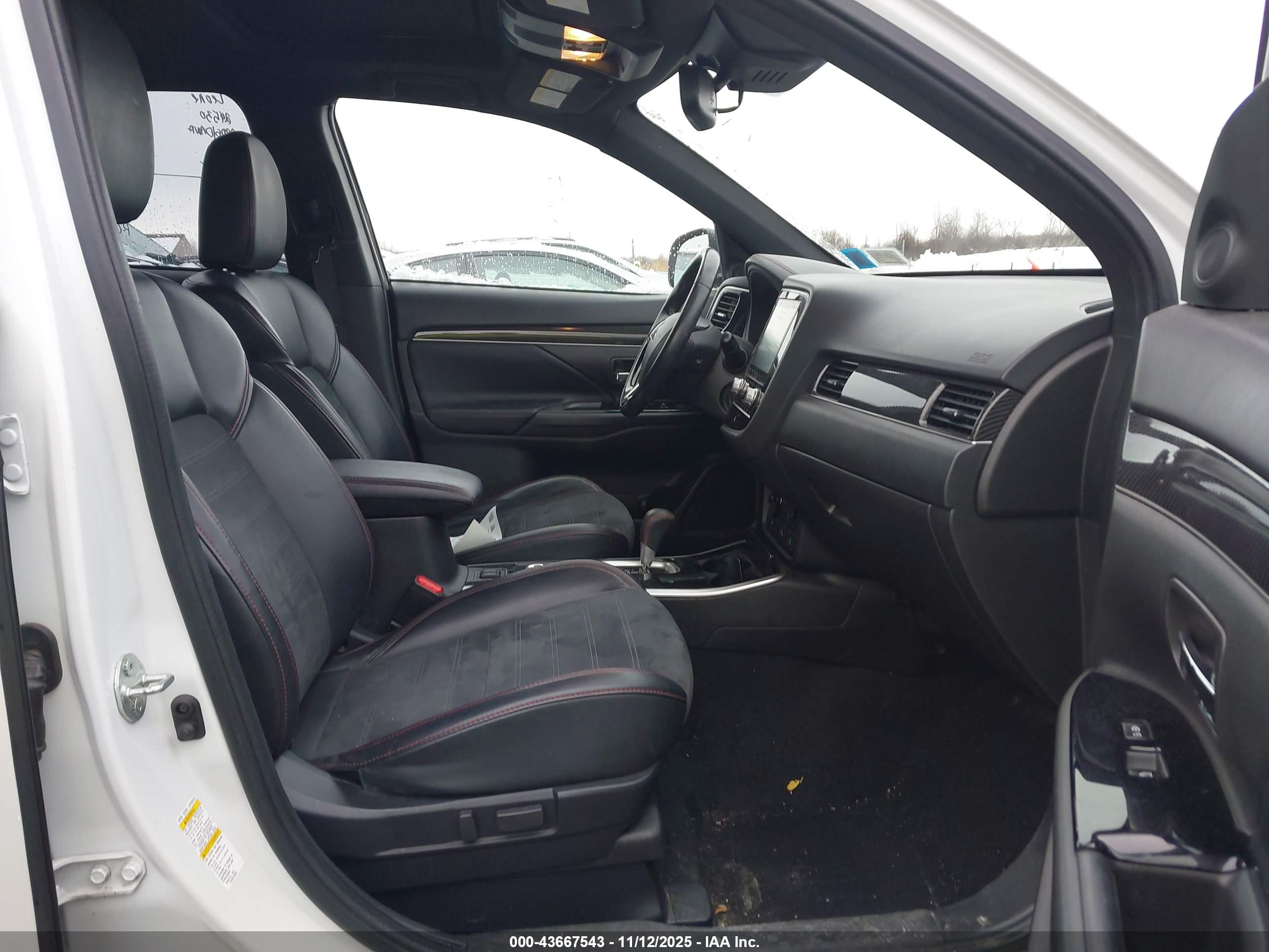 MITSUBISHI OUTLANDER image 5