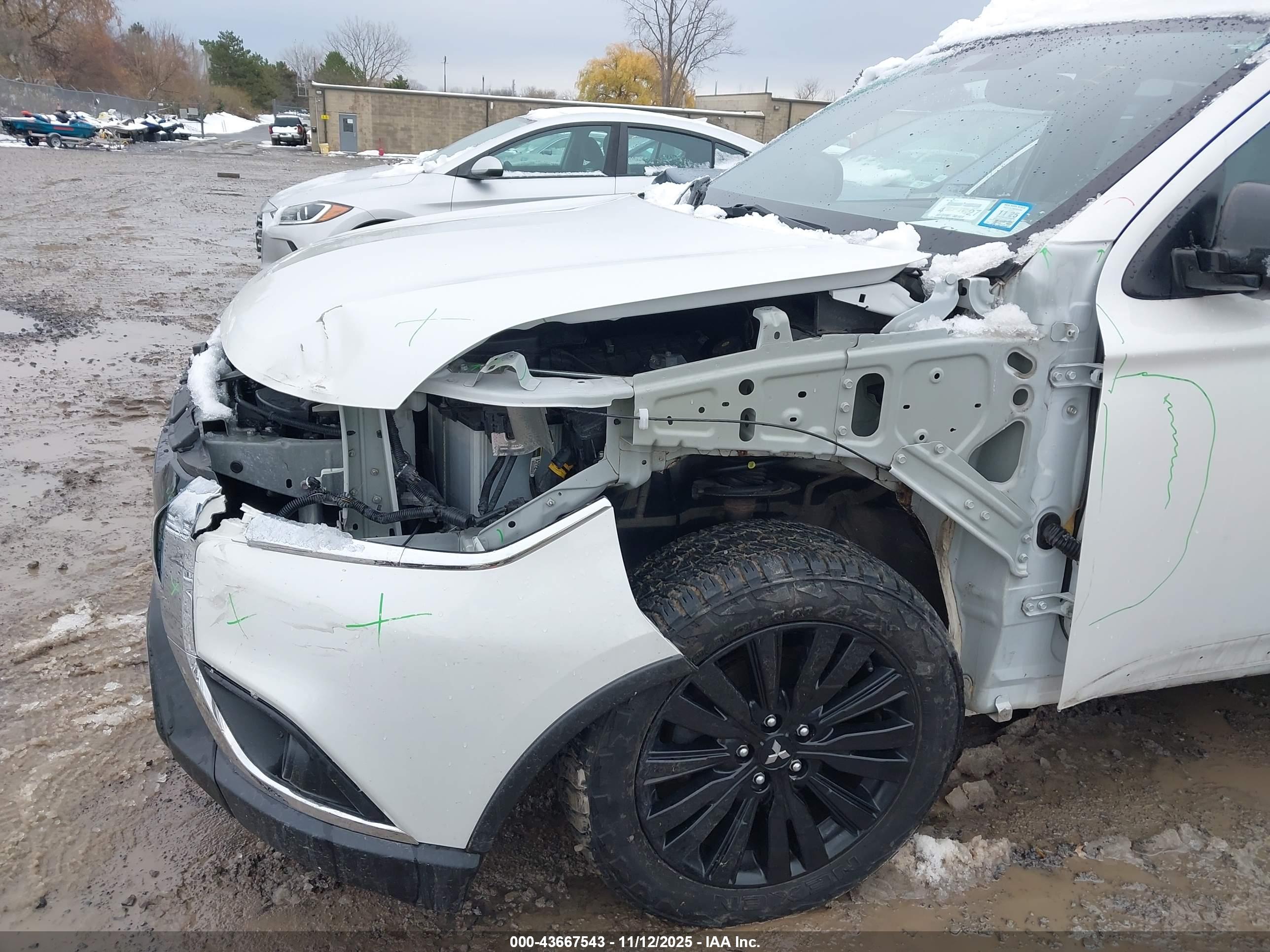 MITSUBISHI OUTLANDER image 6