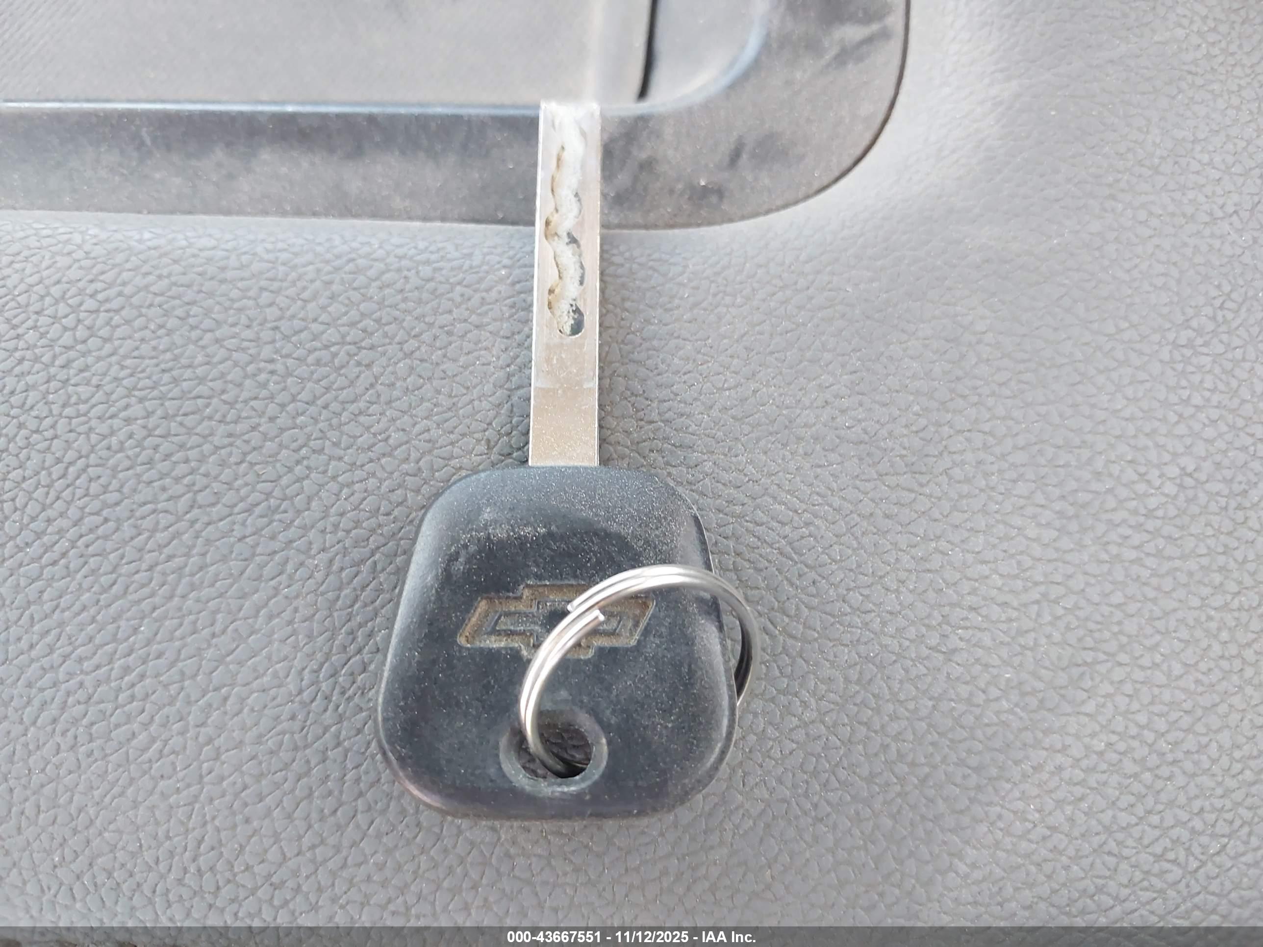 CHEVROLET SILVERADO image 11