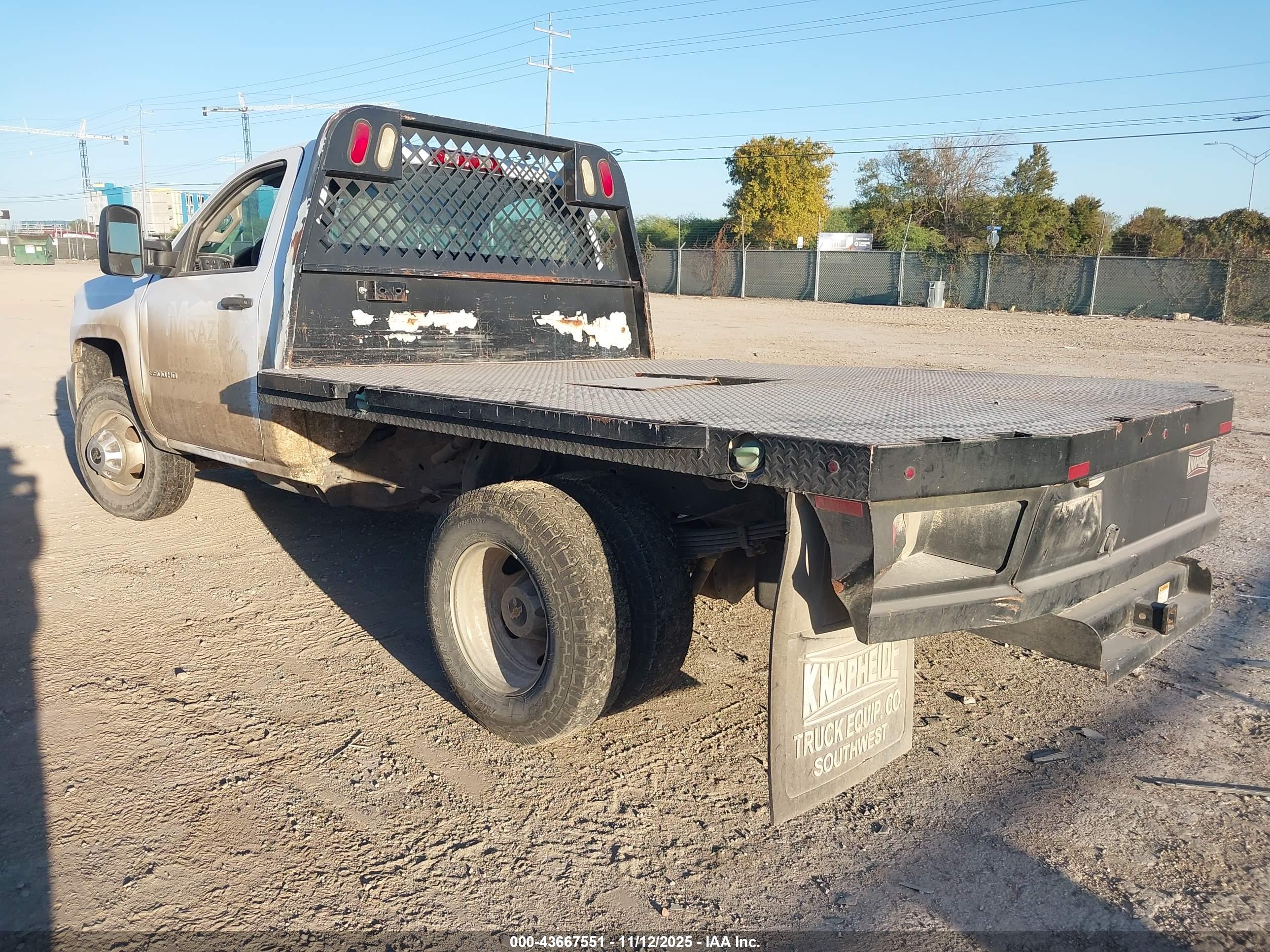 CHEVROLET SILVERADO image 3
