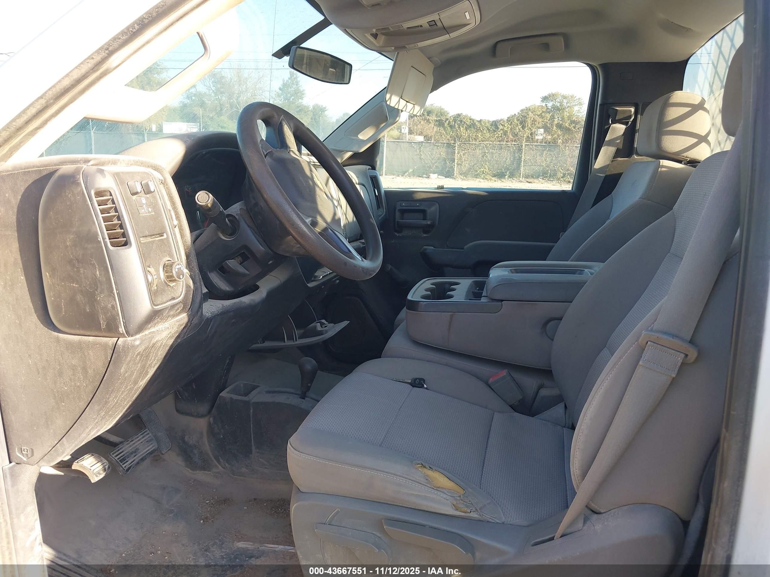 CHEVROLET SILVERADO image 5