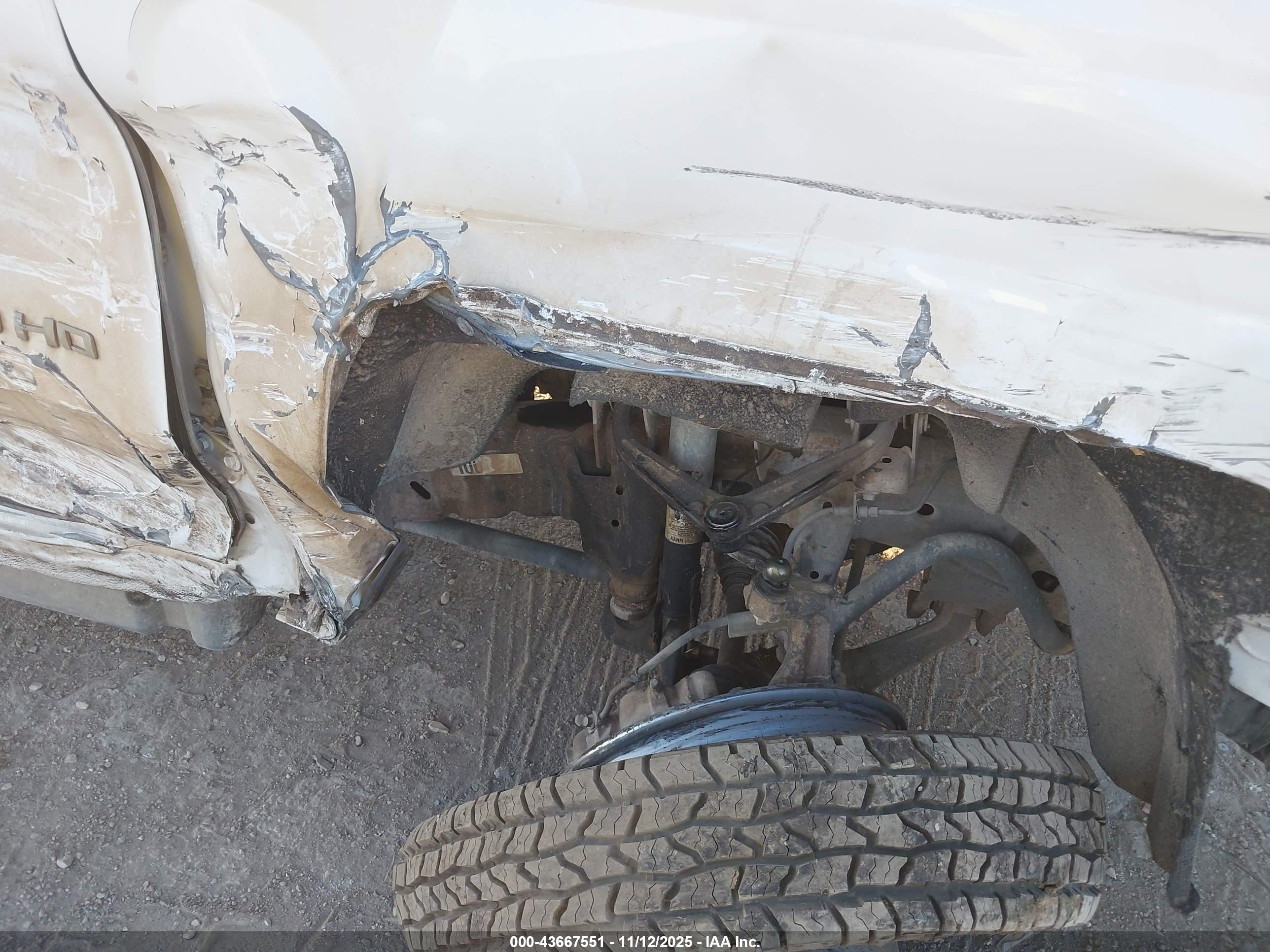 CHEVROLET SILVERADO image 6