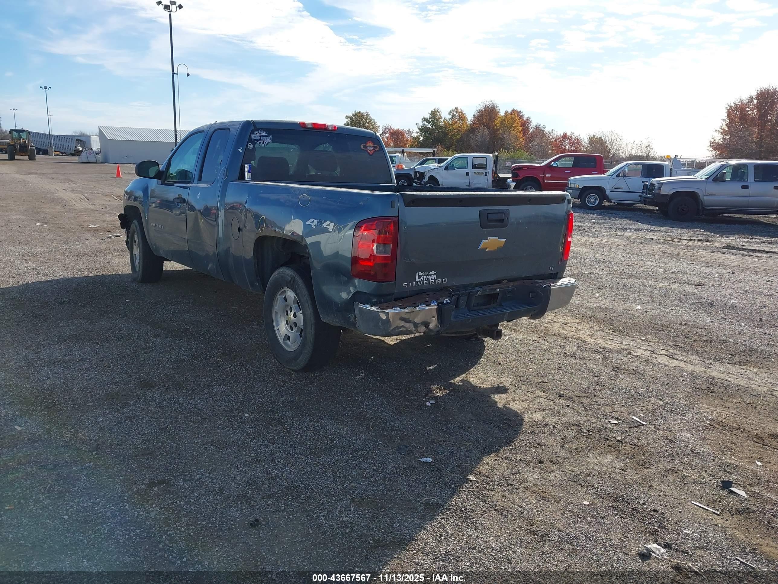 CHEVROLET SILVERADO image 3