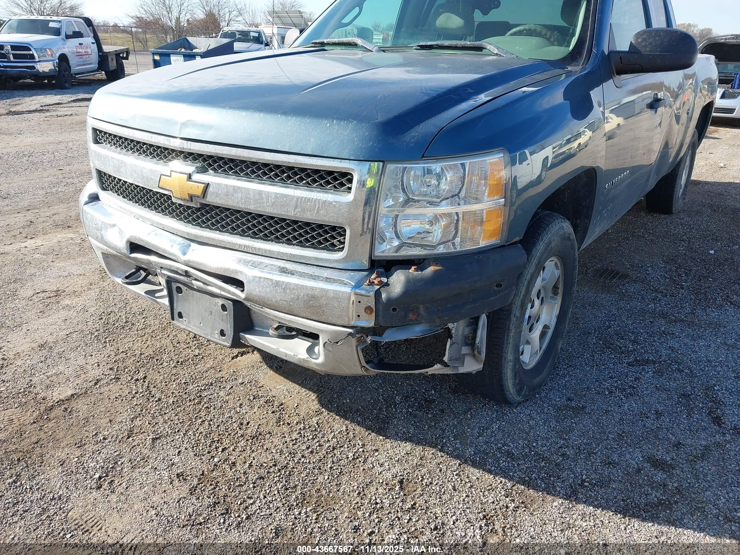 CHEVROLET SILVERADO image 6