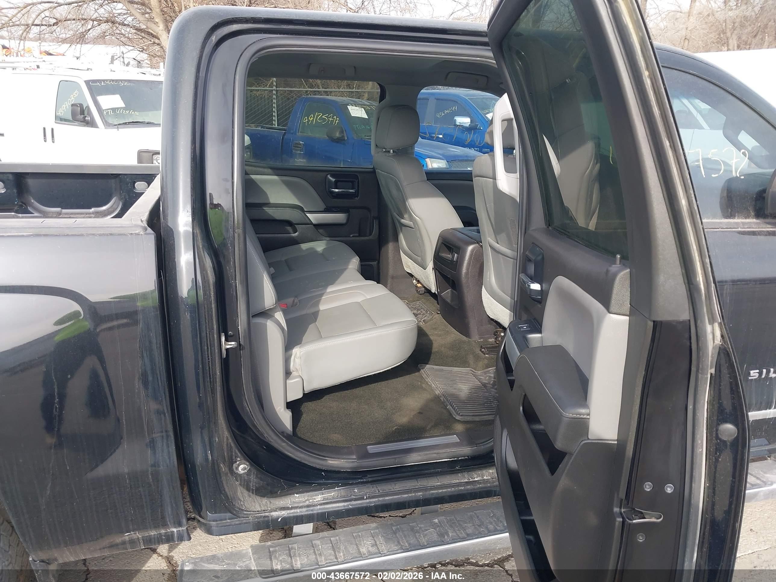 CHEVROLET SILVERADO image 8