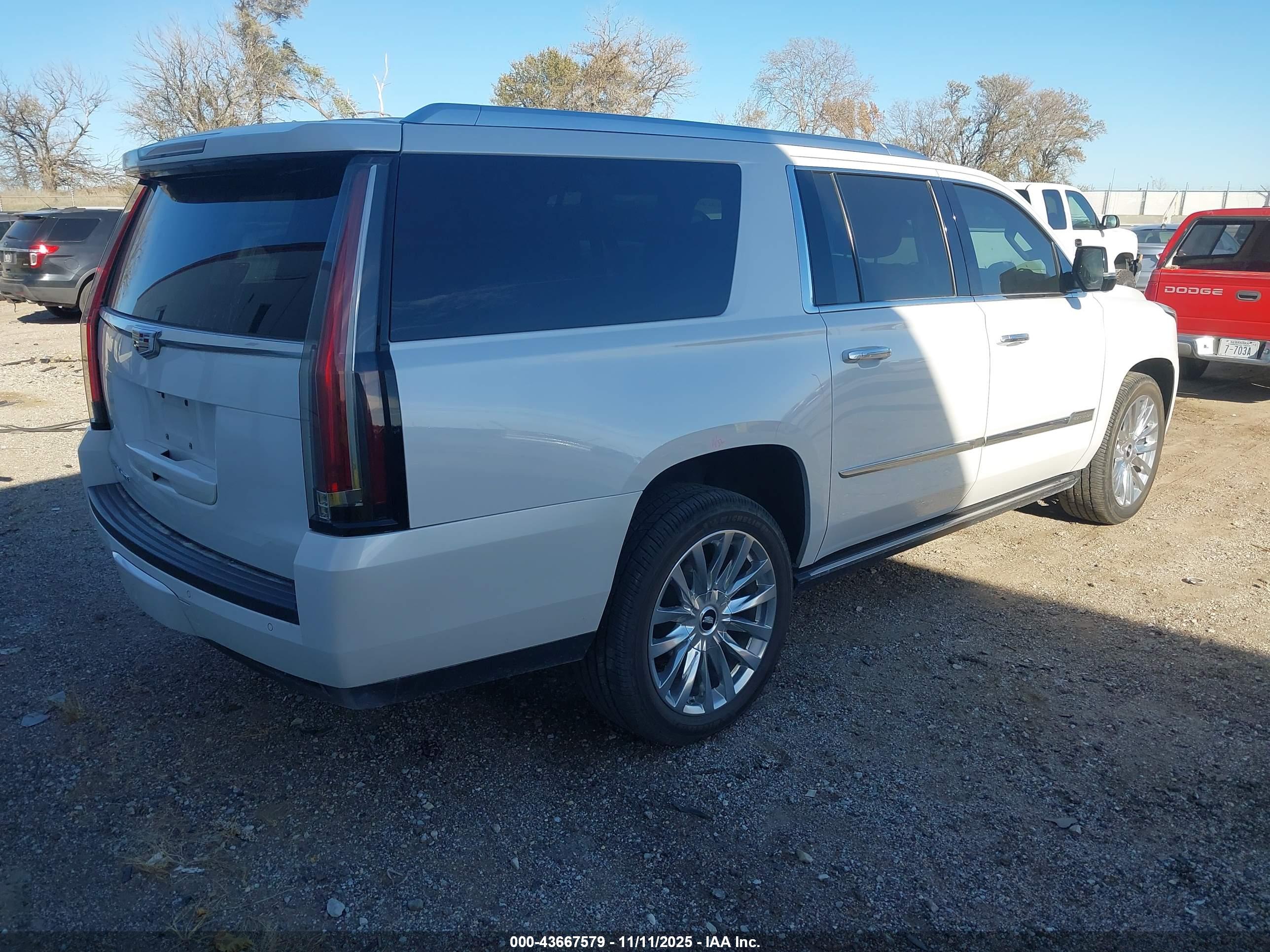CADILLAC ESCALADE image 4