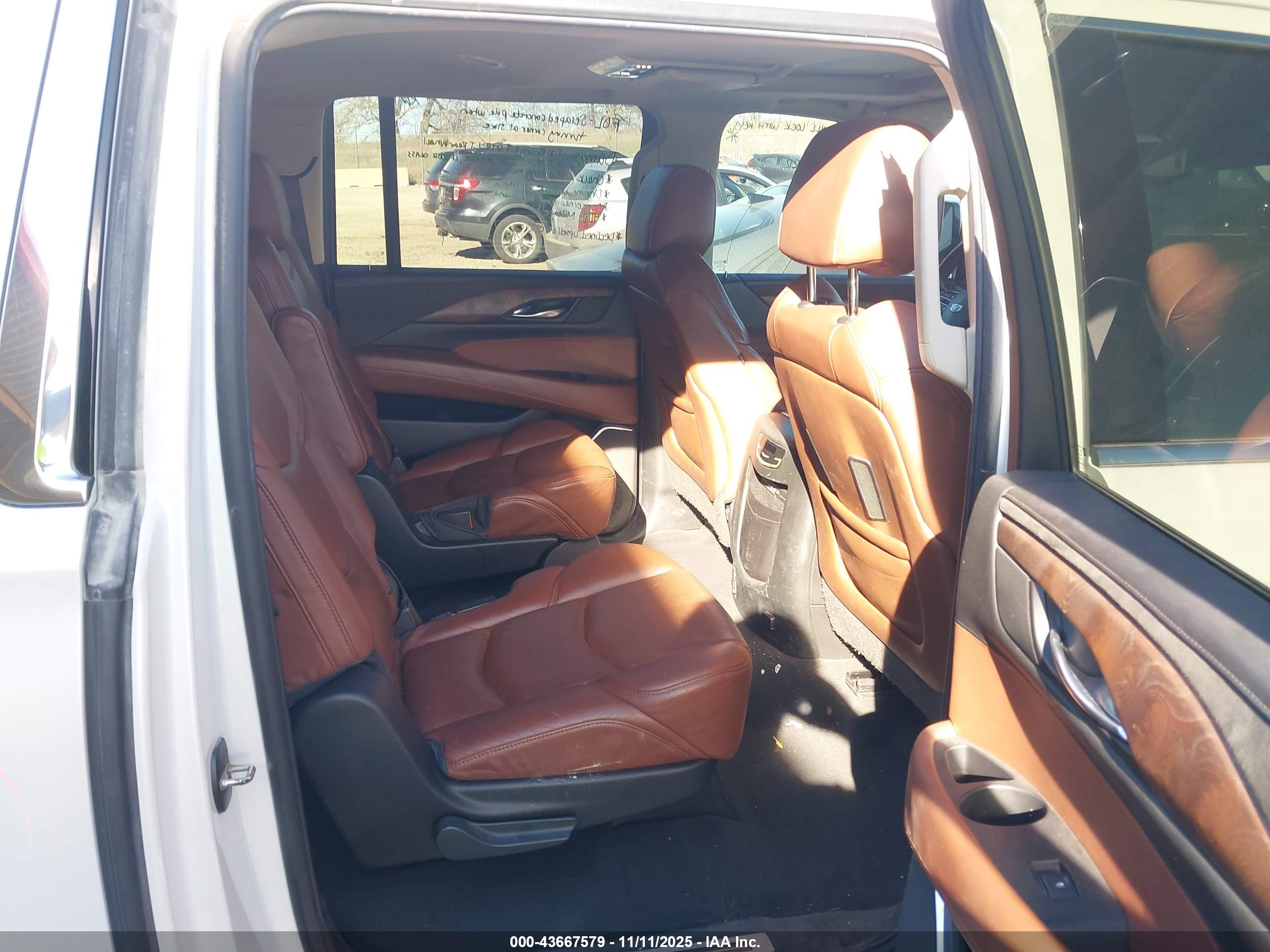 CADILLAC ESCALADE image 8