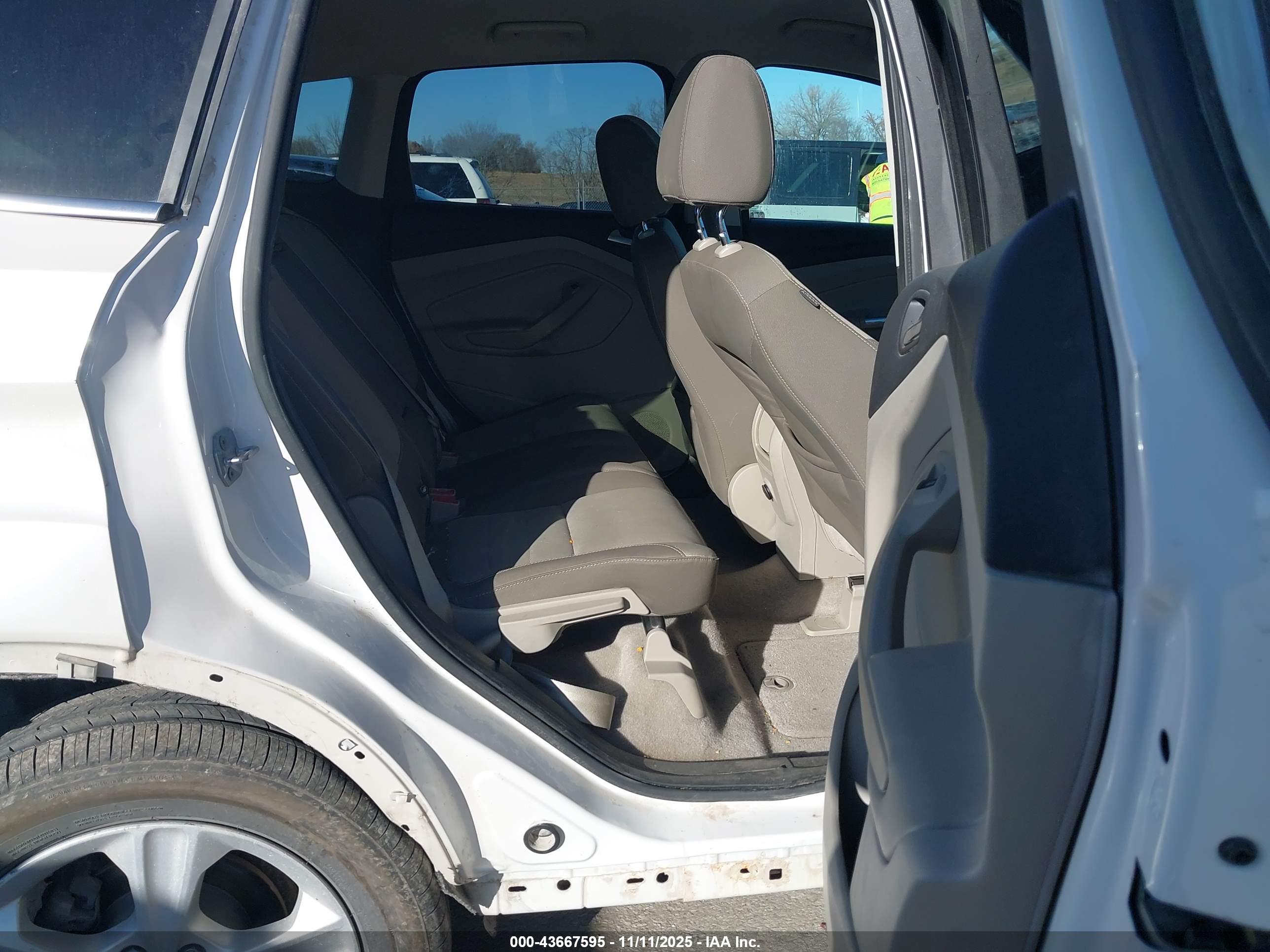 FORD ESCAPE image 8