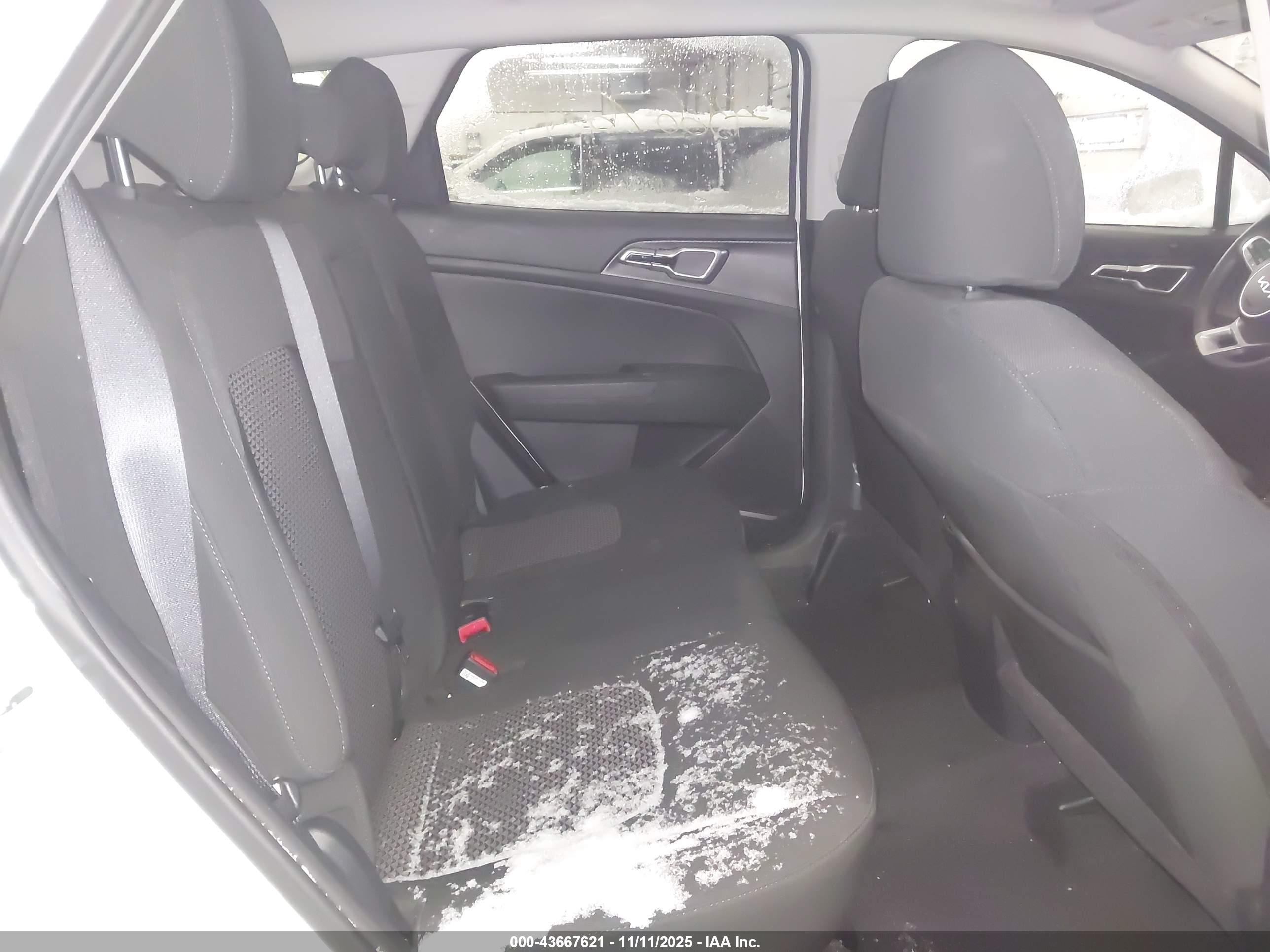 KIA SPORTAGE image 8