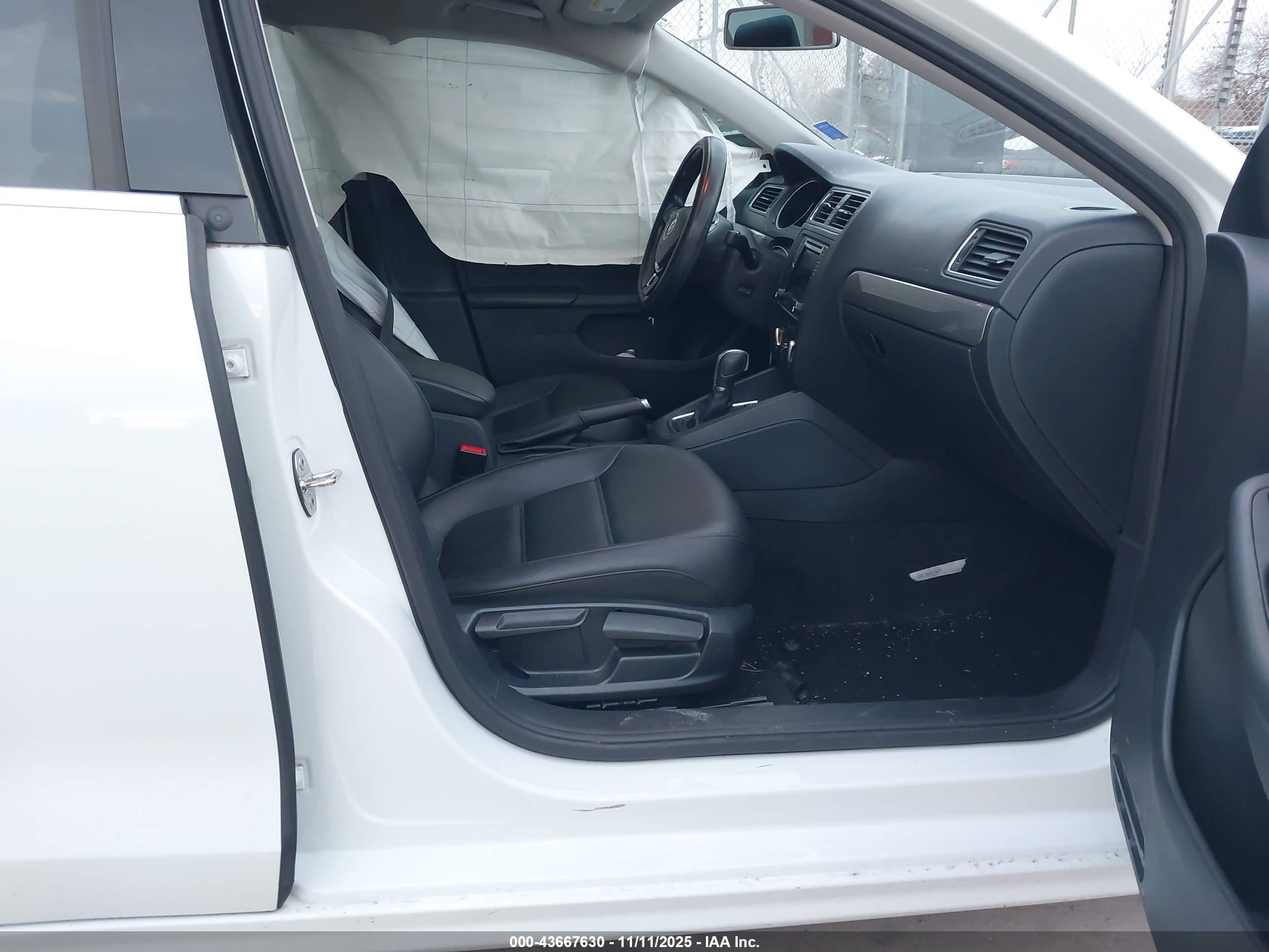 VOLKSWAGEN JETTA image 5