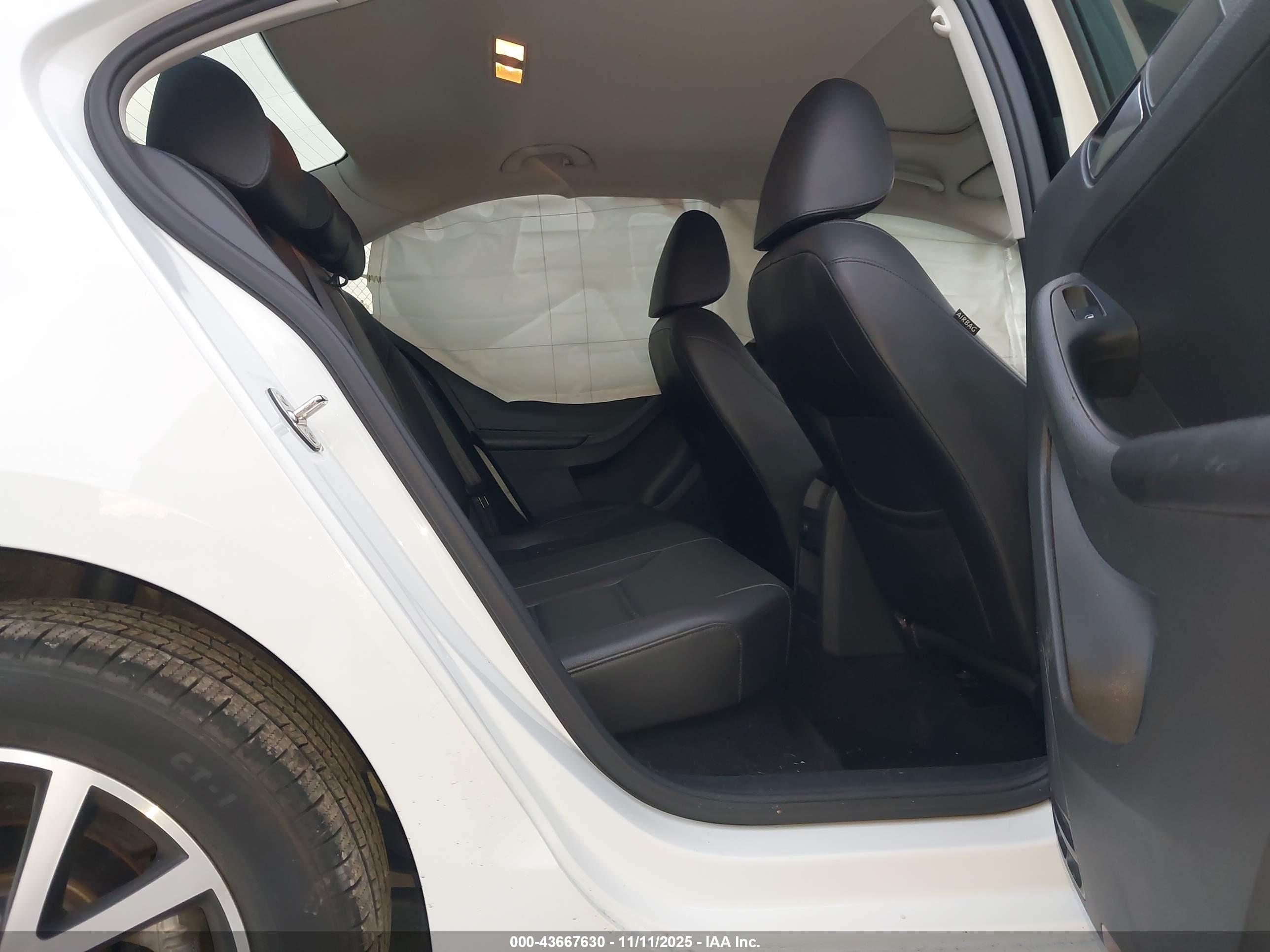 VOLKSWAGEN JETTA image 8
