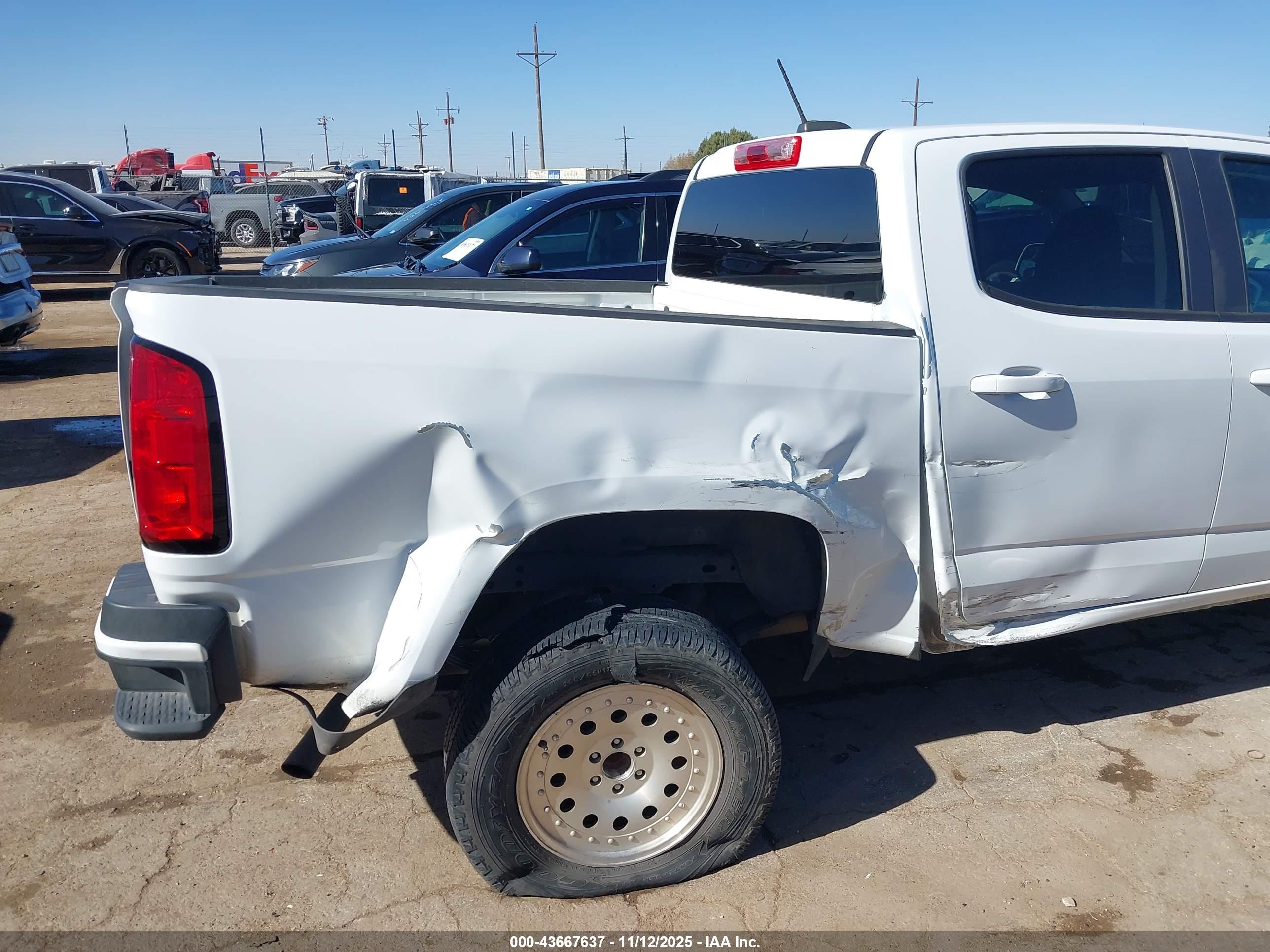 CHEVROLET COLORADO image 6