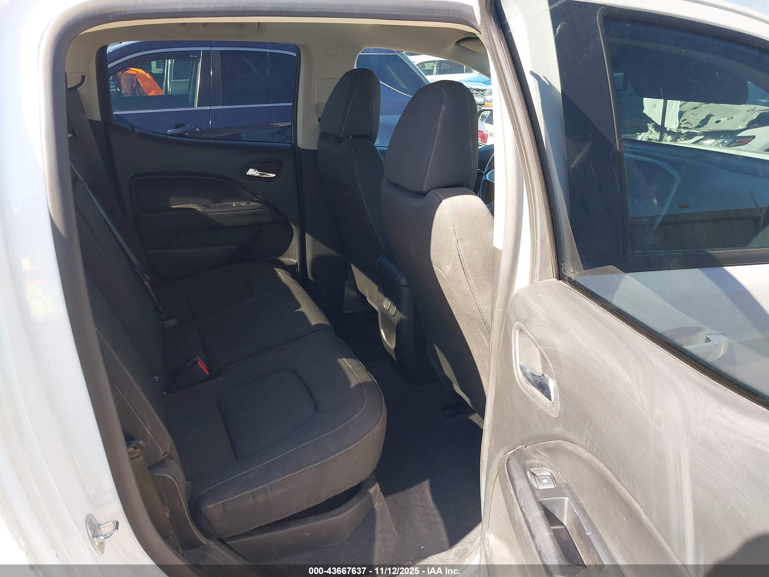 CHEVROLET COLORADO image 8